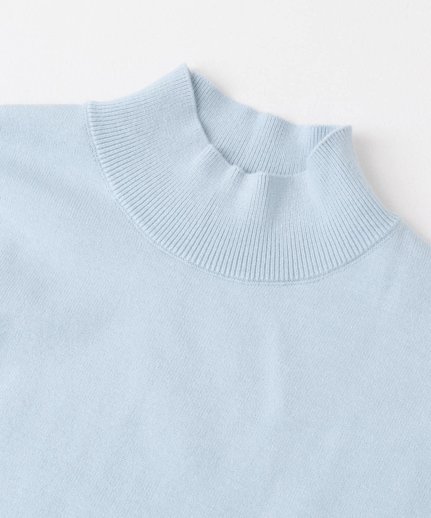 ストレッチモックネックニット L.BLUE M