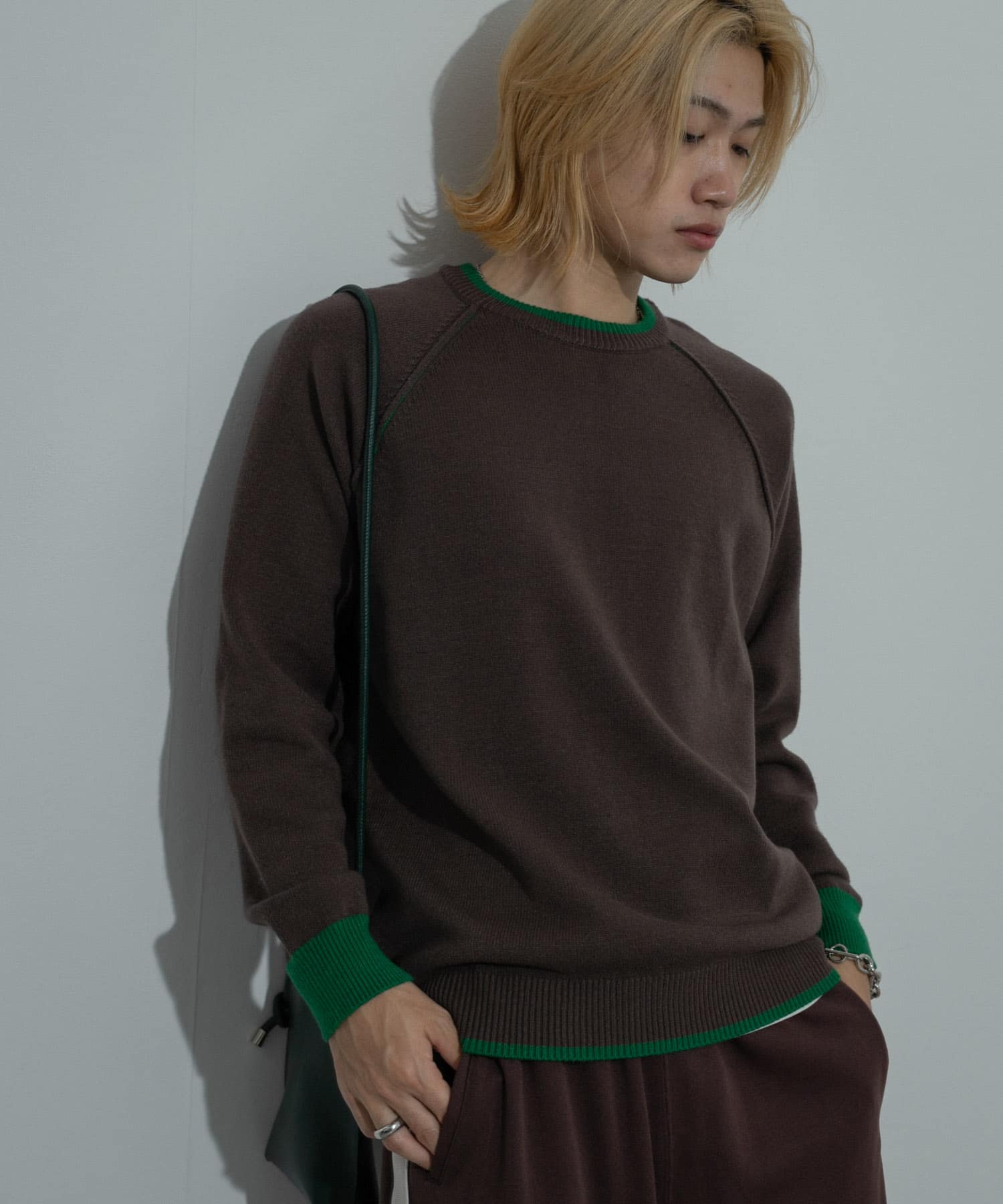 『ユニセックス』『洗濯可』ストレッチリブハイショクラインニット BROWN M
