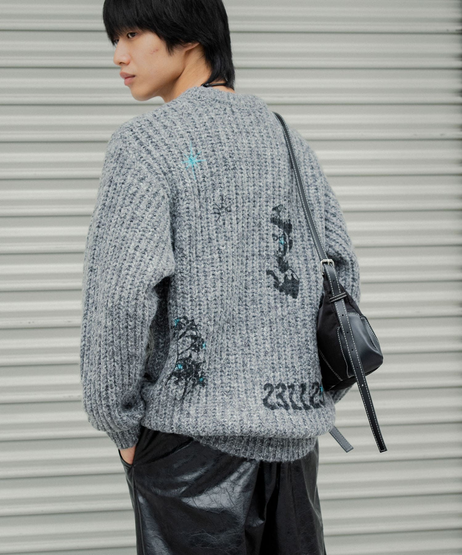 GRAY