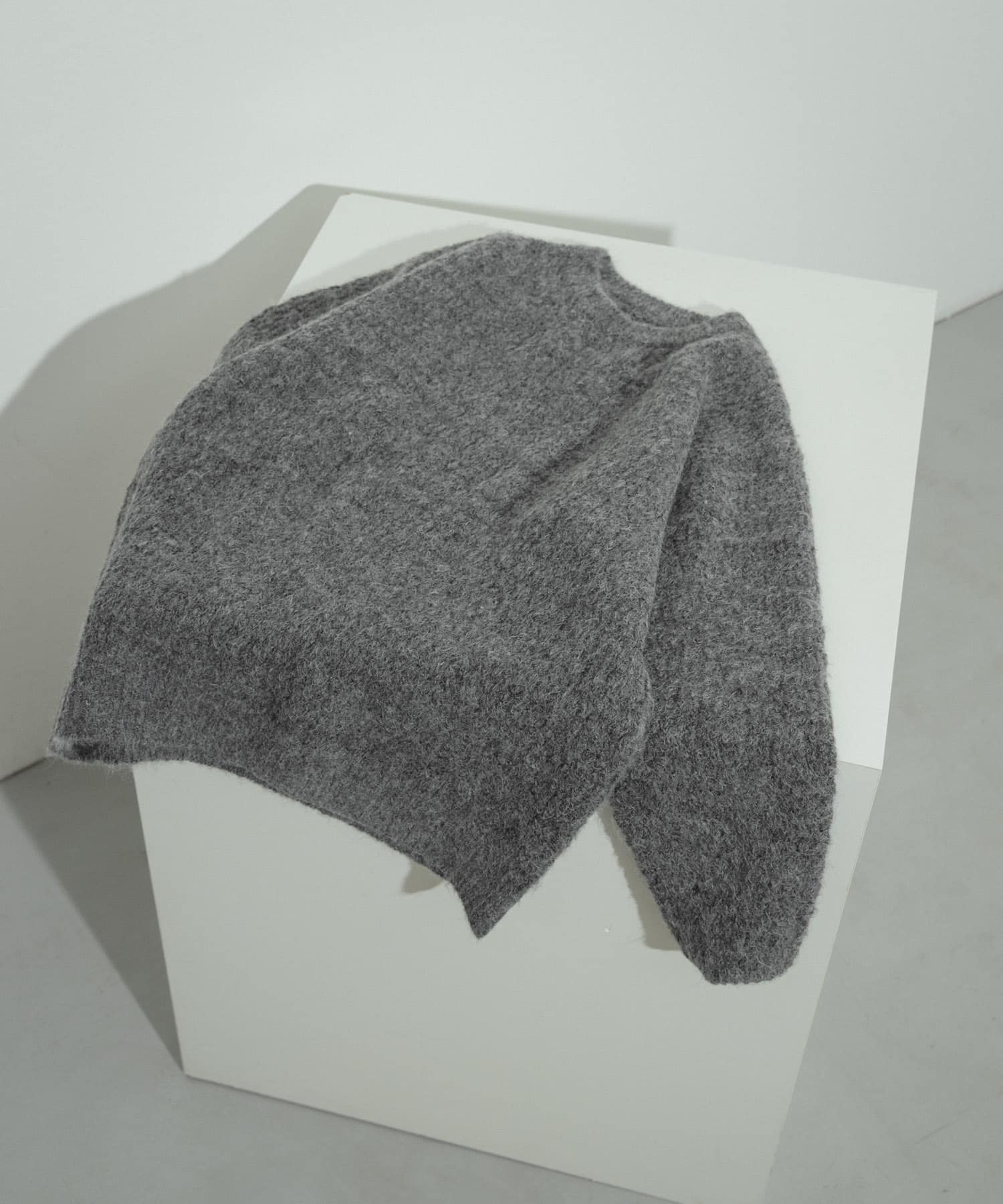 『ユニセックス』ローゲージカラーニット CHARCOAL L