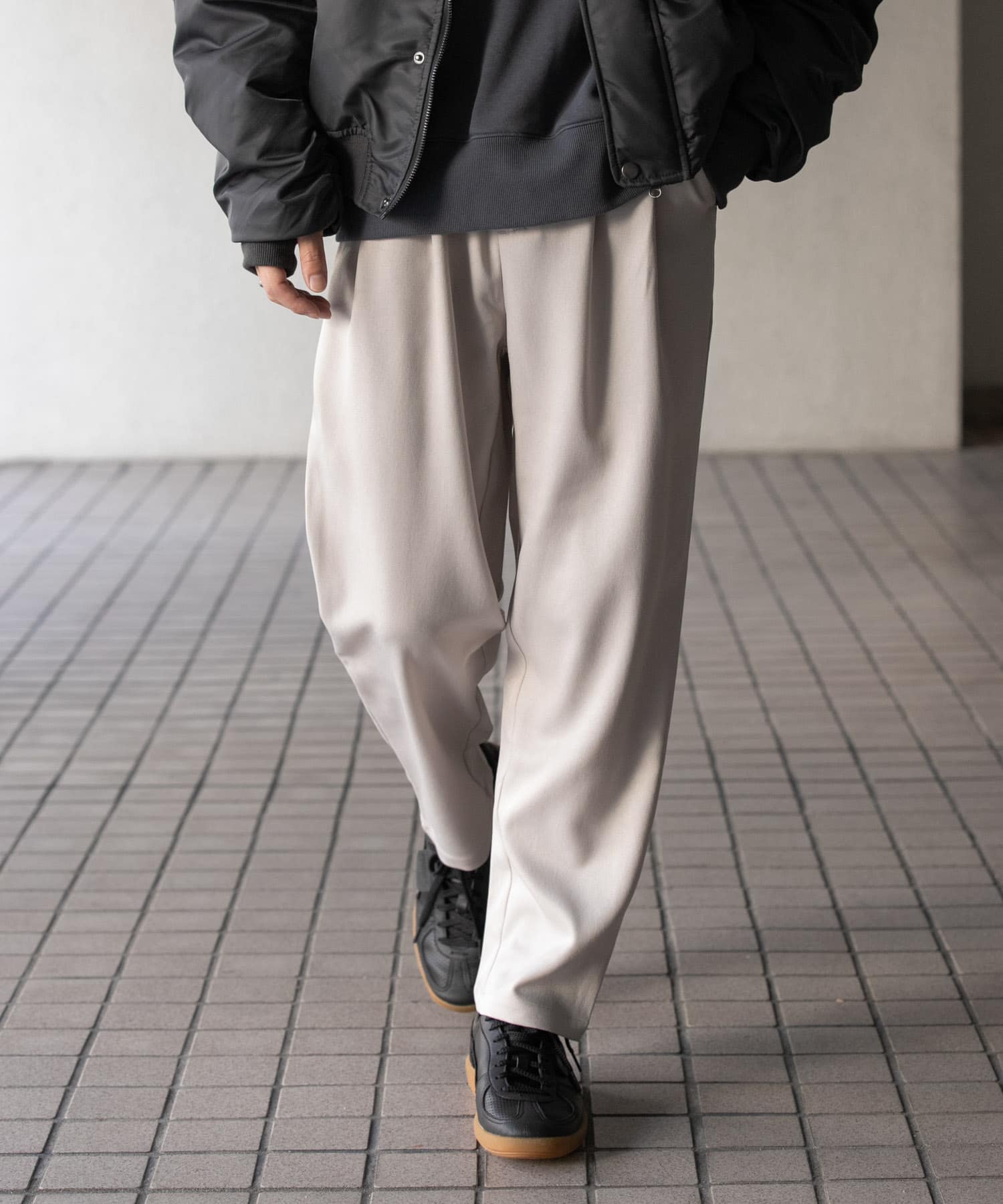 ウールライクダブルタックテーパードパンツ