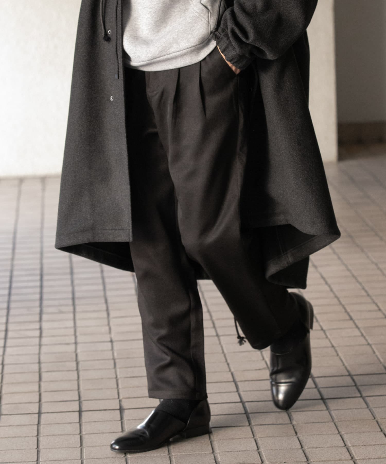 ウールライクダブルタックテーパードパンツ