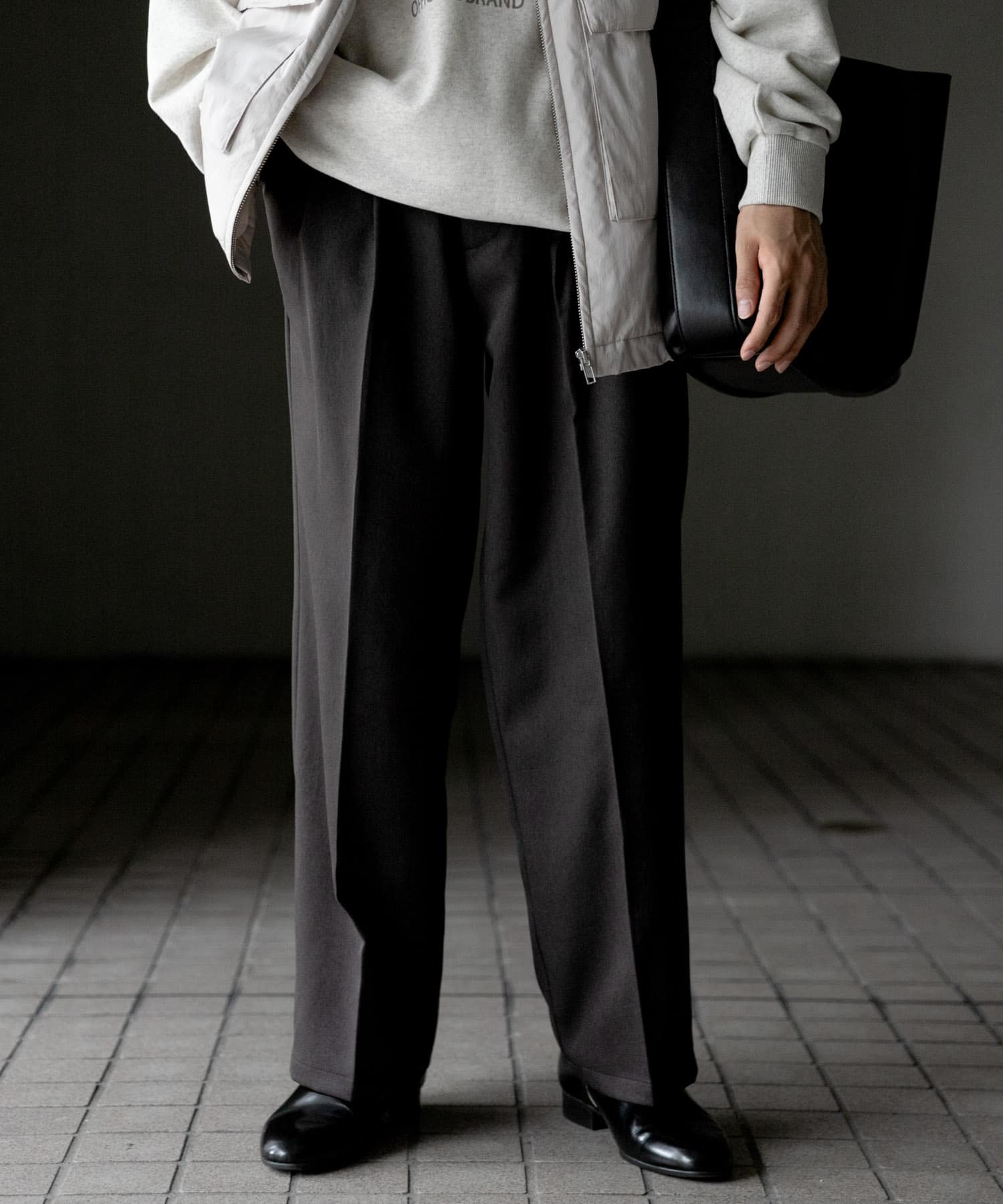 【トゥービーシック】サイズ44 ソフトウールライク パンツ ブラック系 トゥー ビー シック TO BE CHIC 【L】ウールライク ワイドパンツ