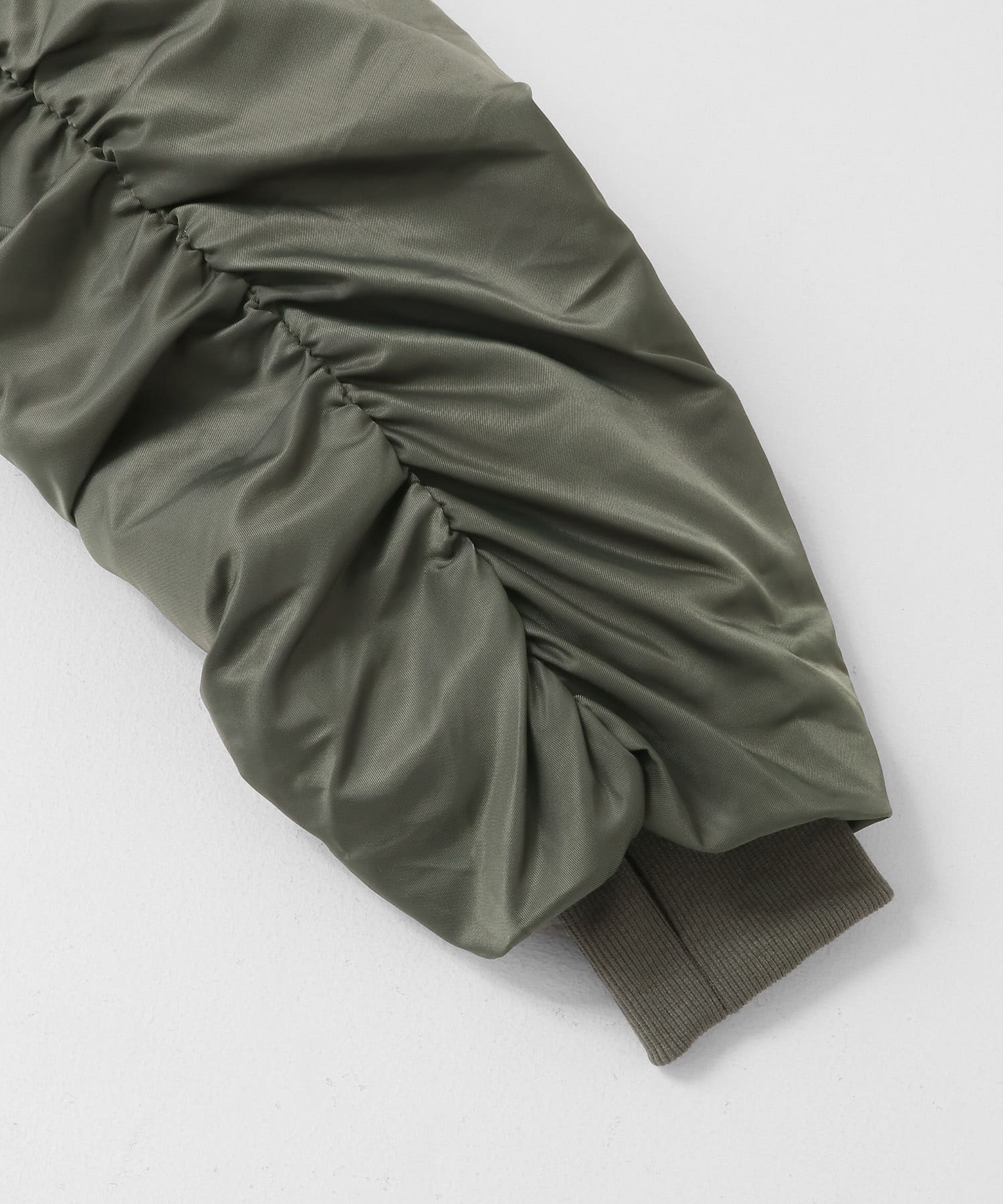 『ユニセックス』ナイロンギャザースタンドブルゾン OLIVE M