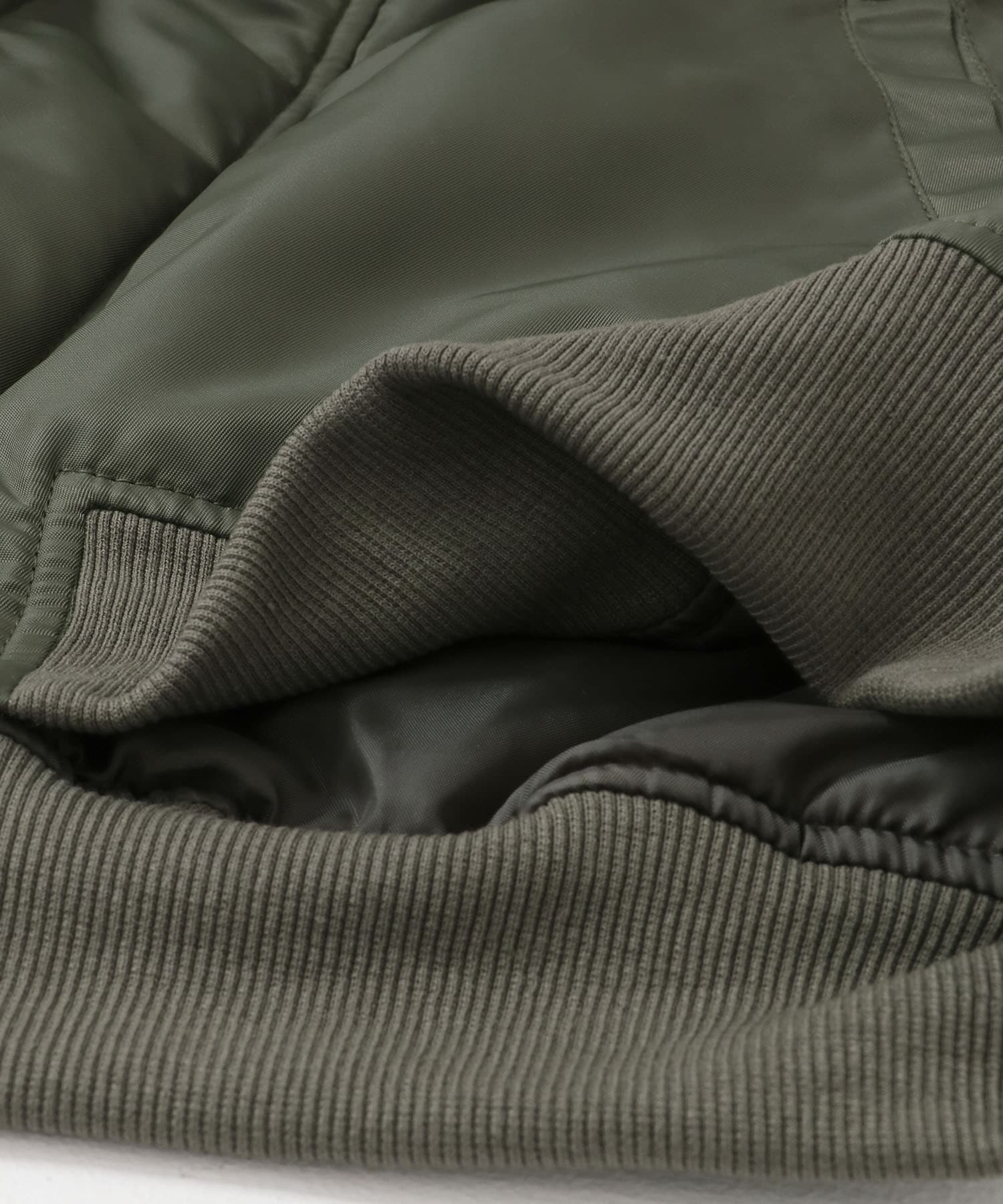 『ユニセックス』ナイロンギャザースタンドブルゾン OLIVE M