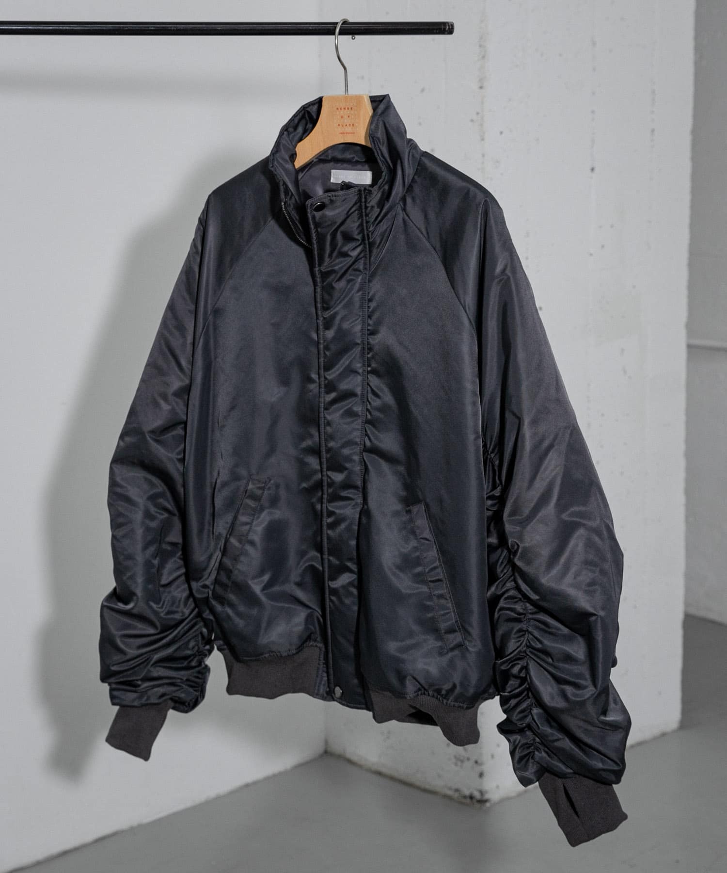 『ユニセックス』ナイロンギャザースタンドブルゾン GRAY M