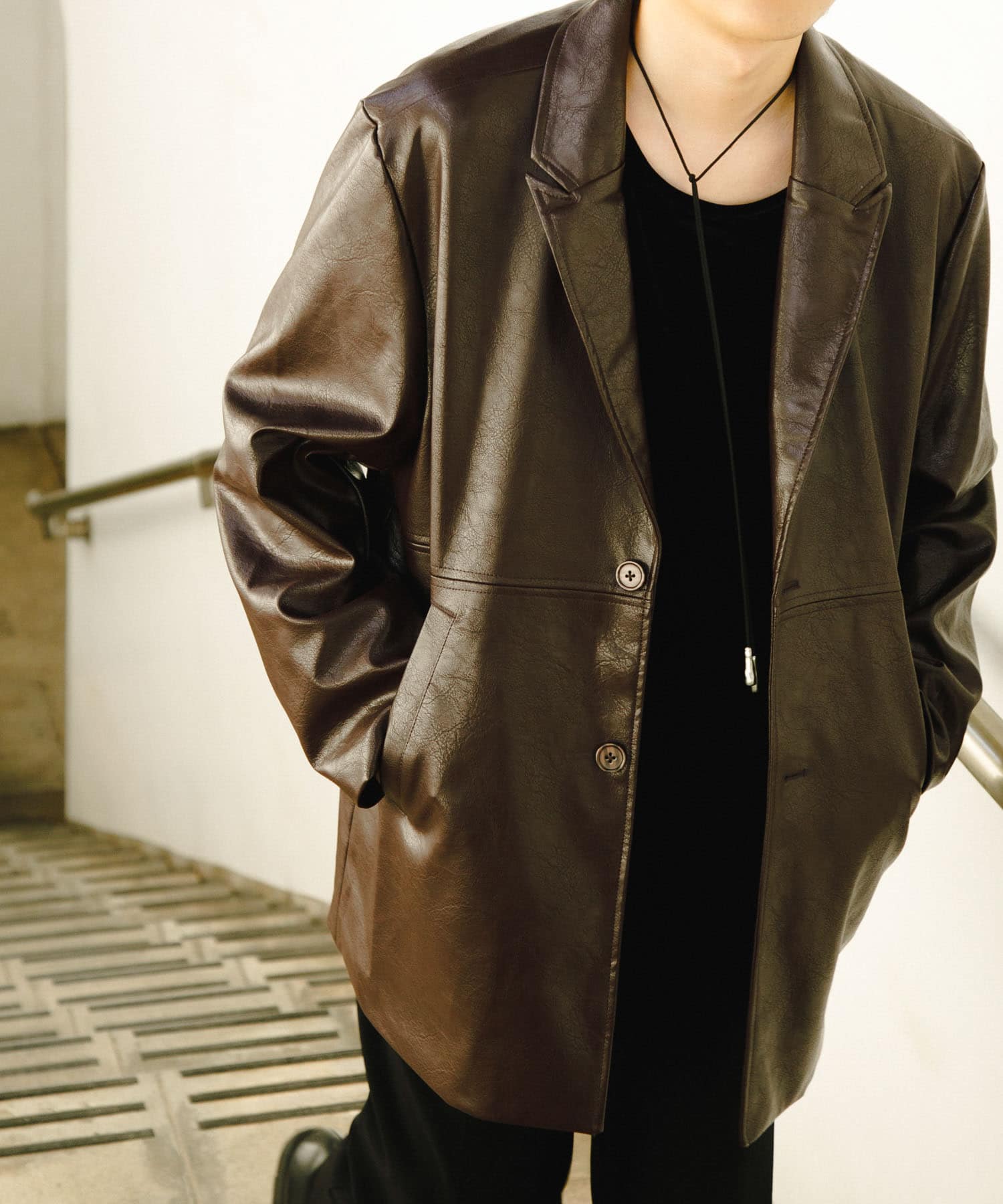 フェイクレザーミドルジャケット