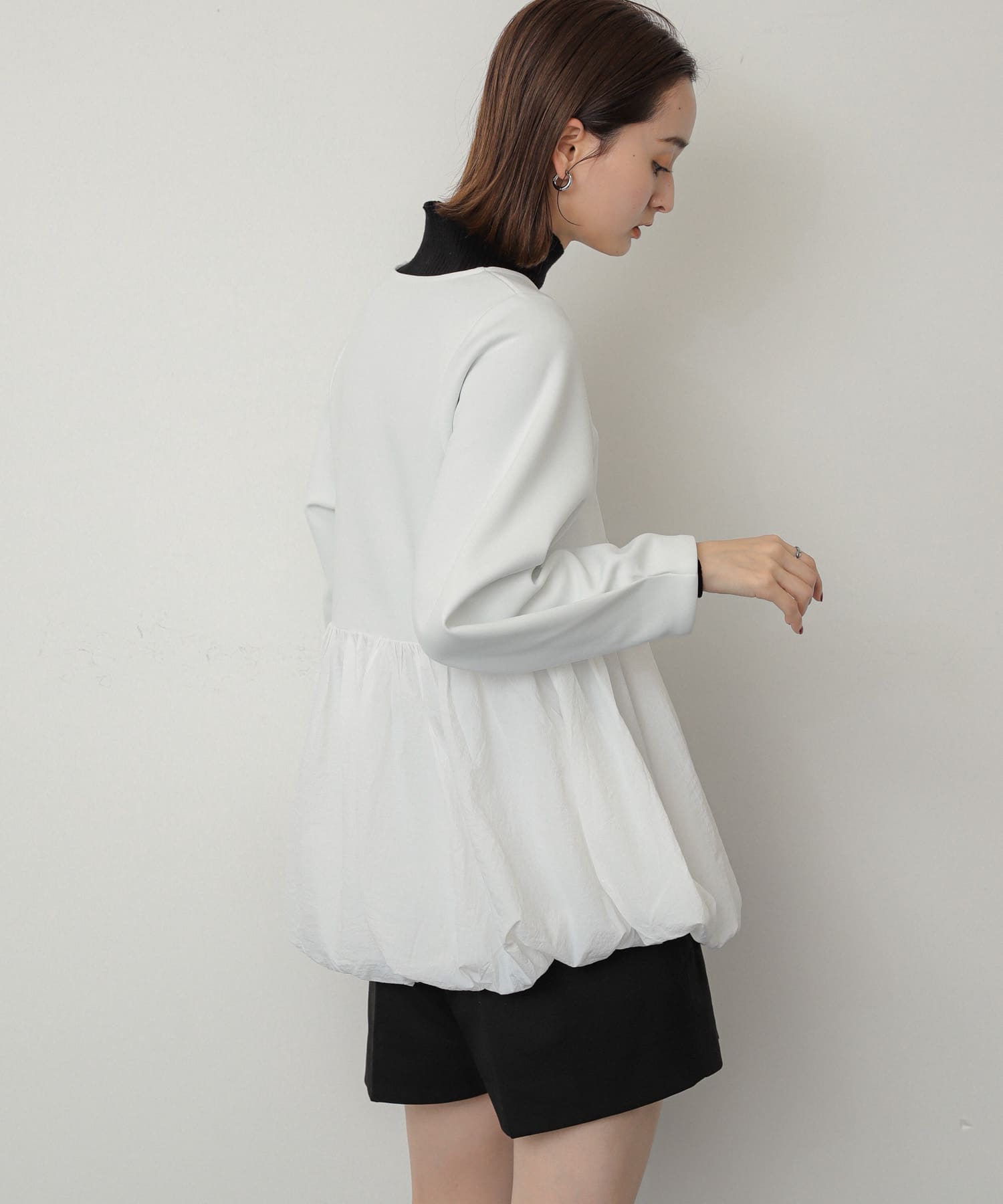 OFF WHITE