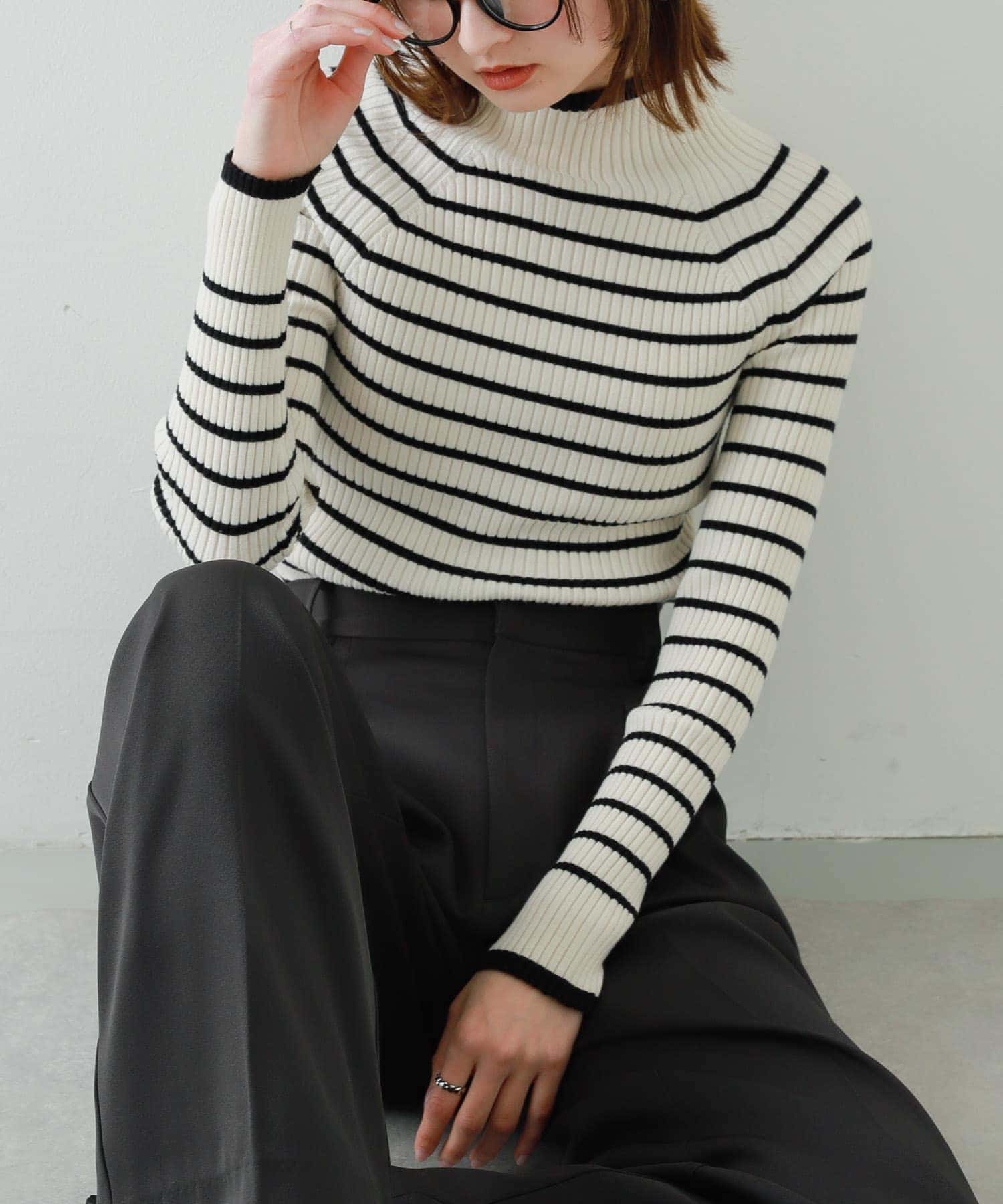 ストレッチリブハイネックセーター(One WHT×BLK): トップス｜URBAN
