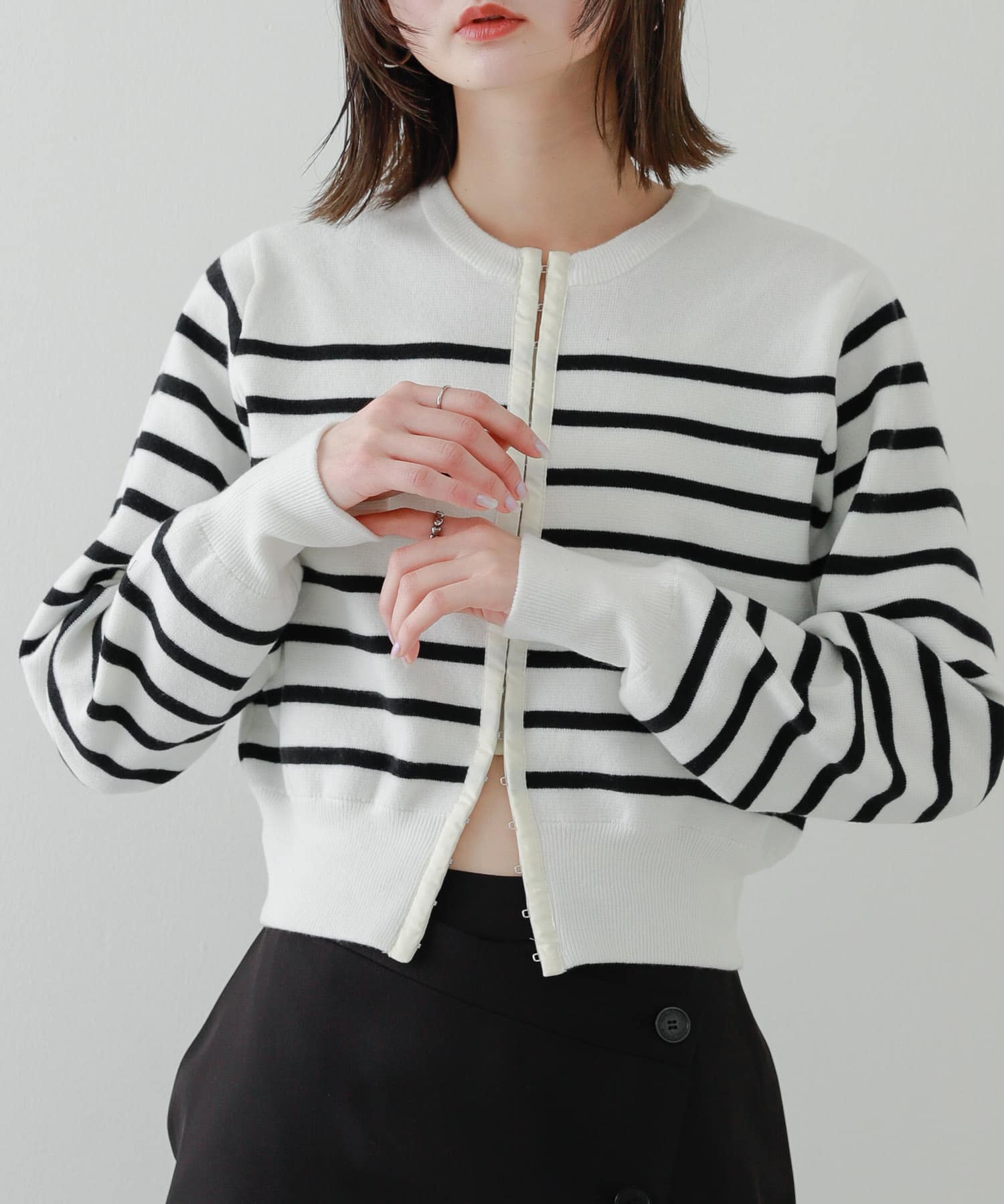 フロントホックストレッチカーディガン