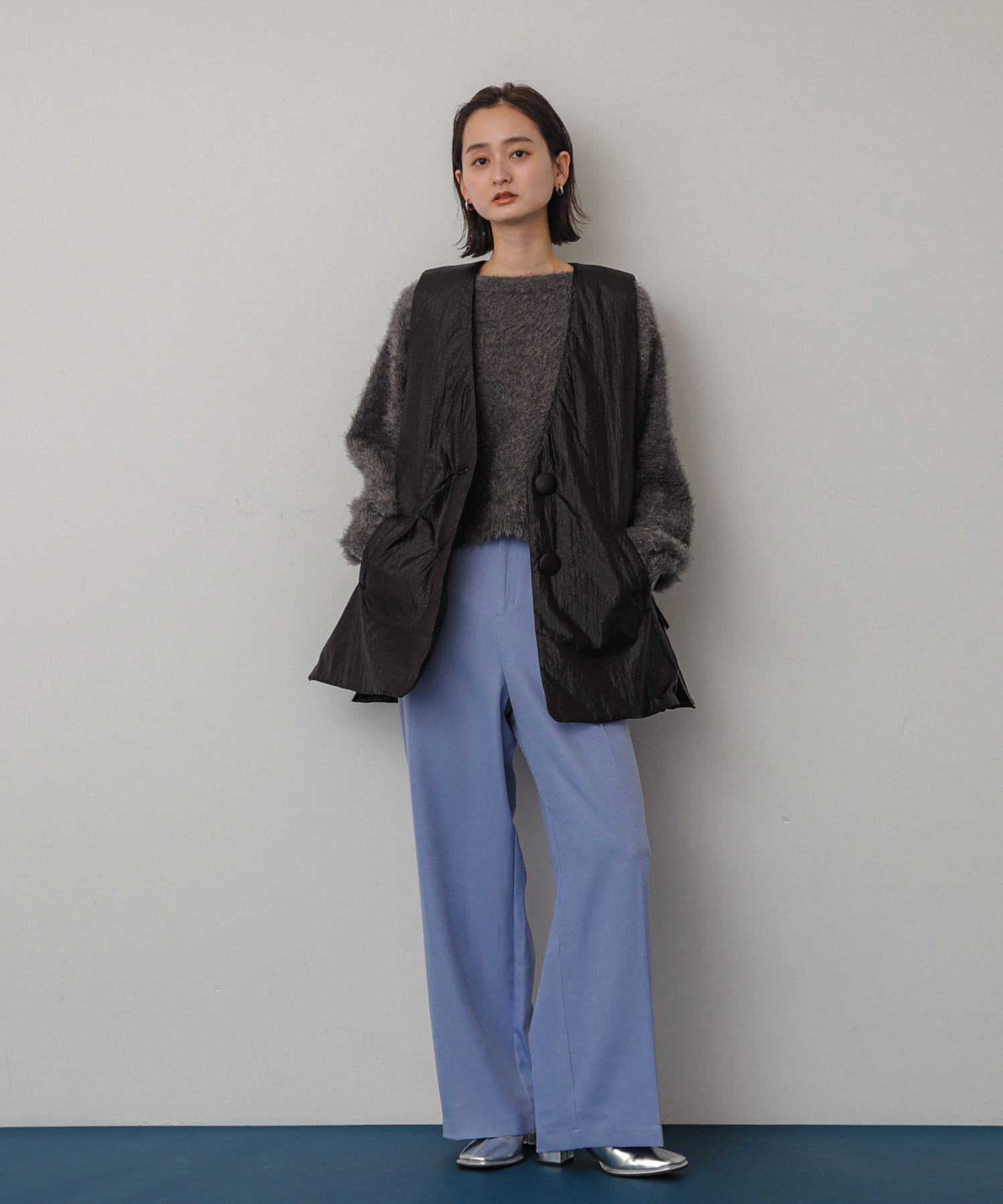 GRAY