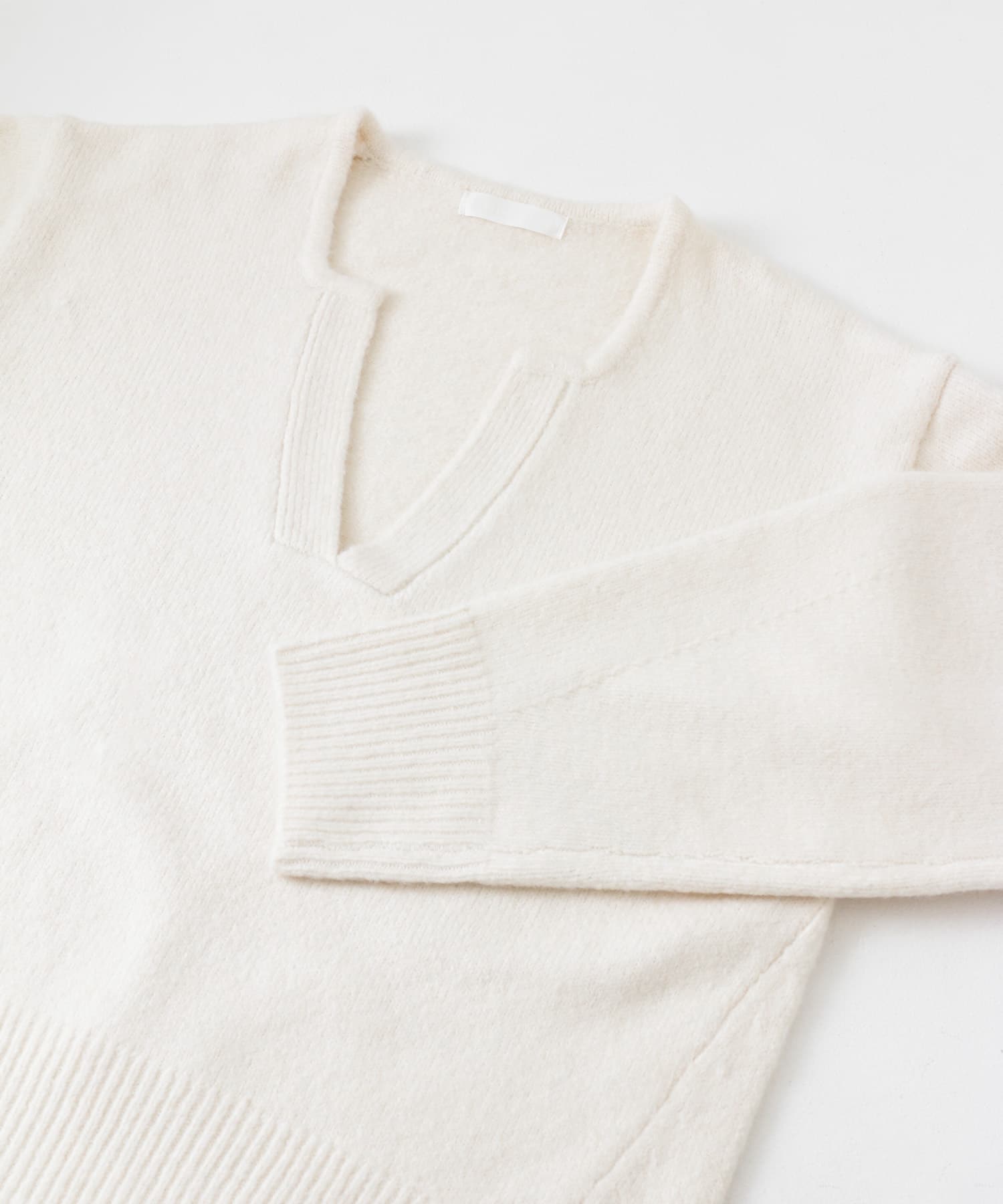 OFF WHITE