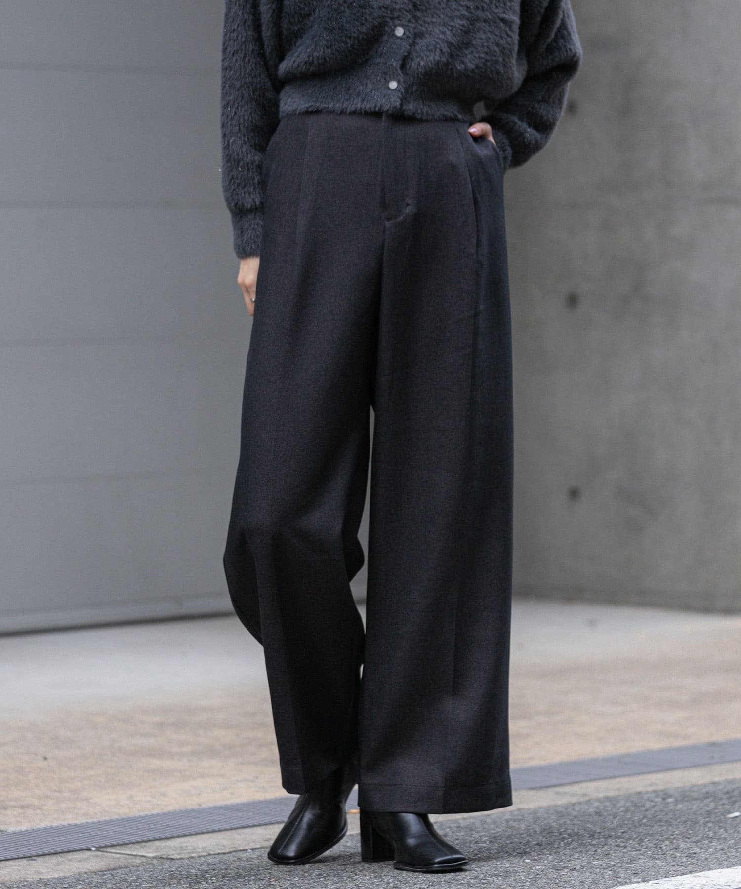 ストレートスラックスパンツ