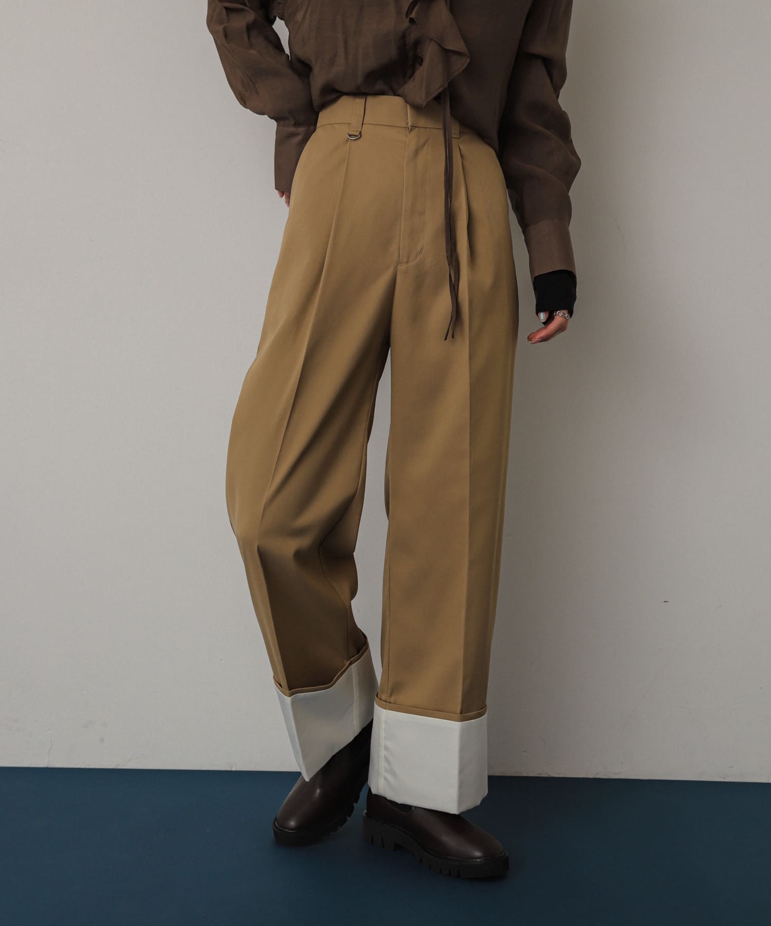 ワイドターンバックパンツ