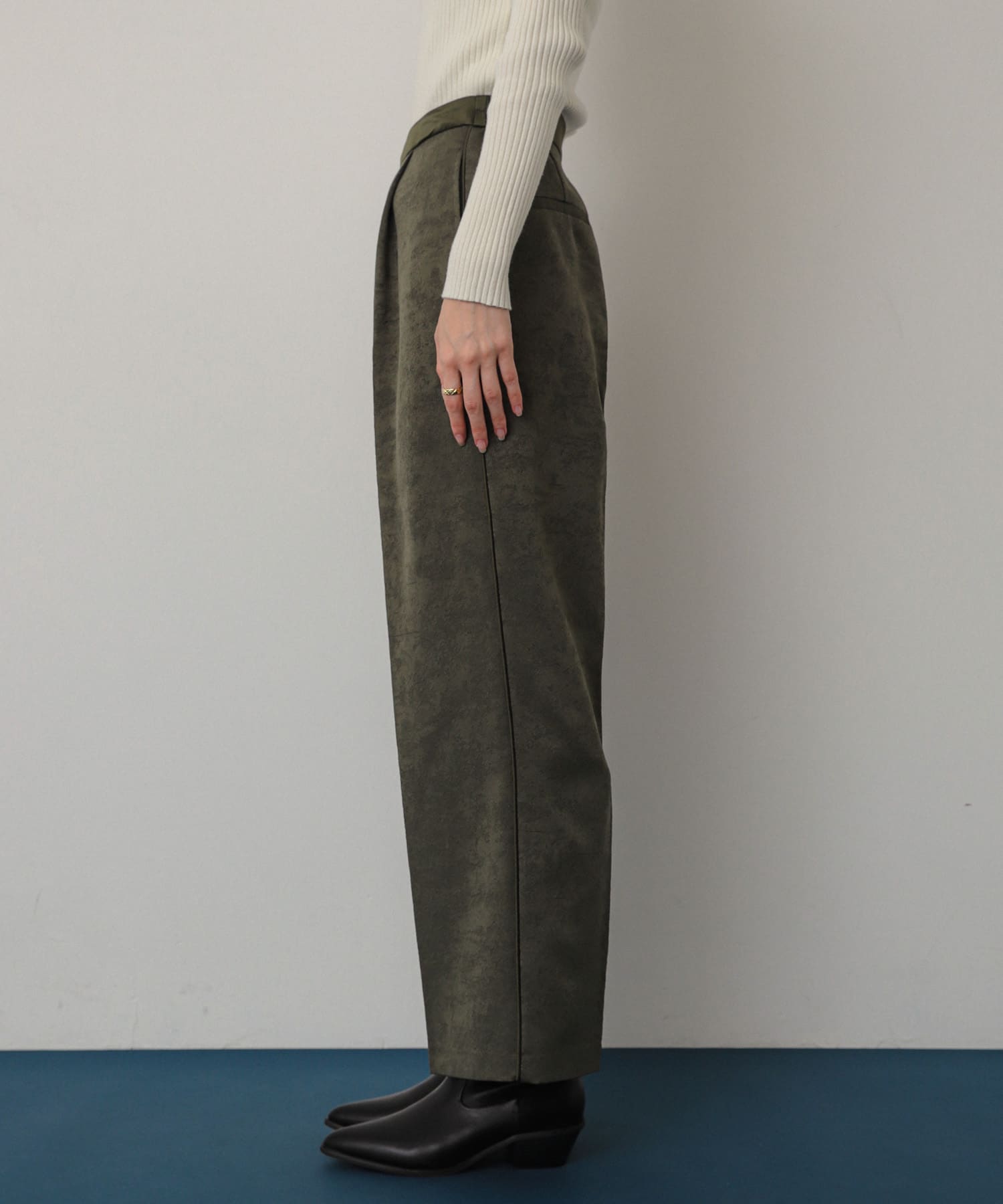 KHAKI