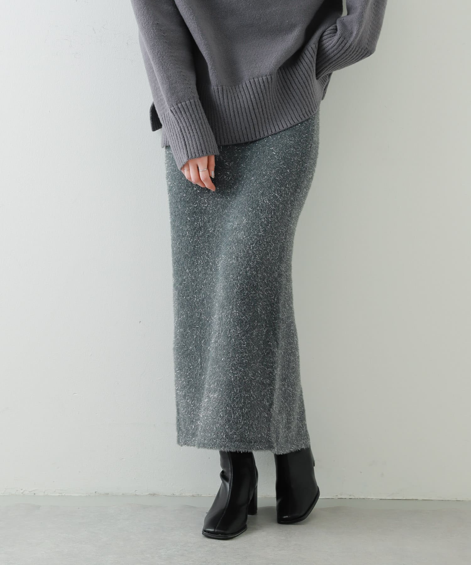 GRAY