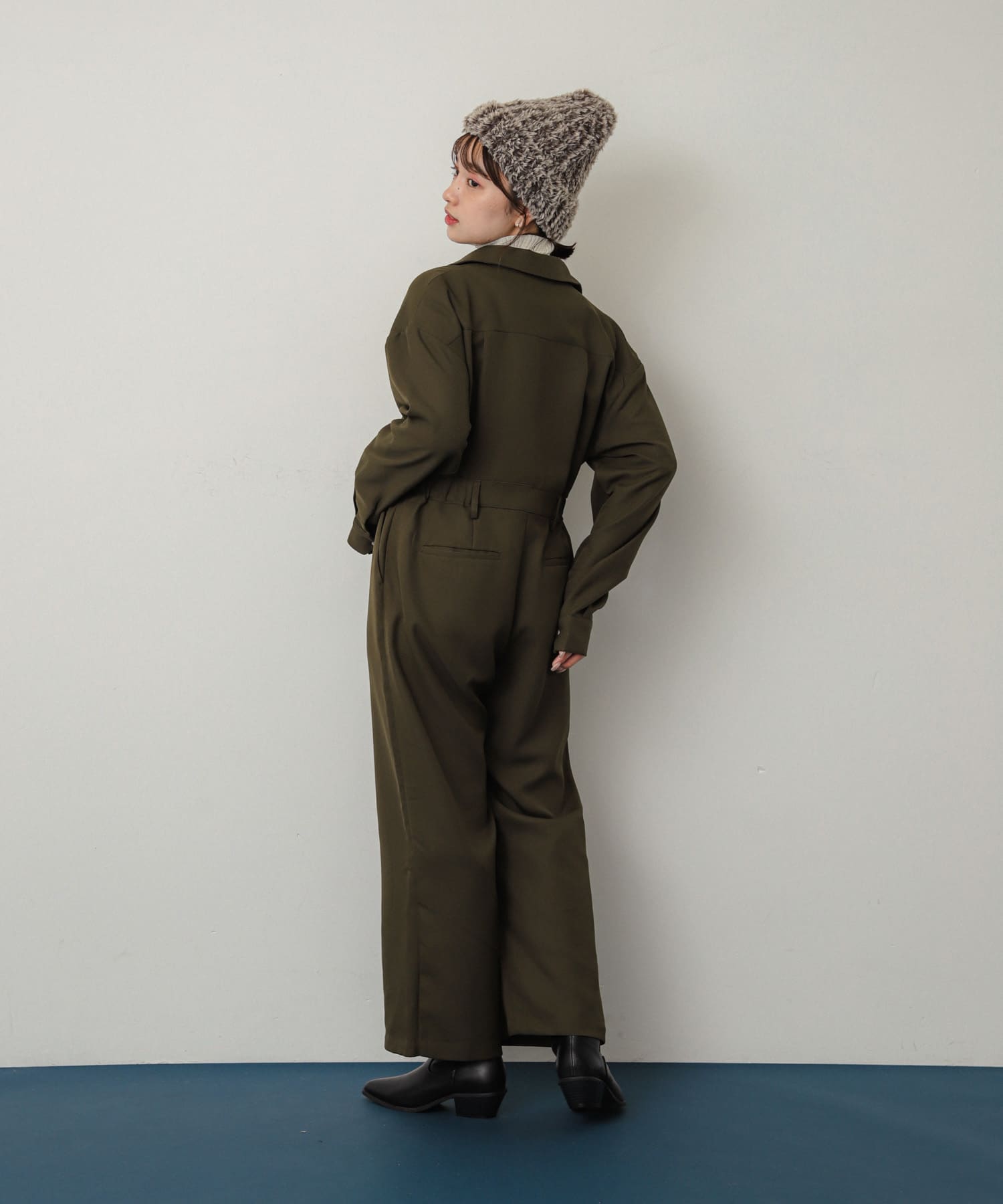 KHAKI
