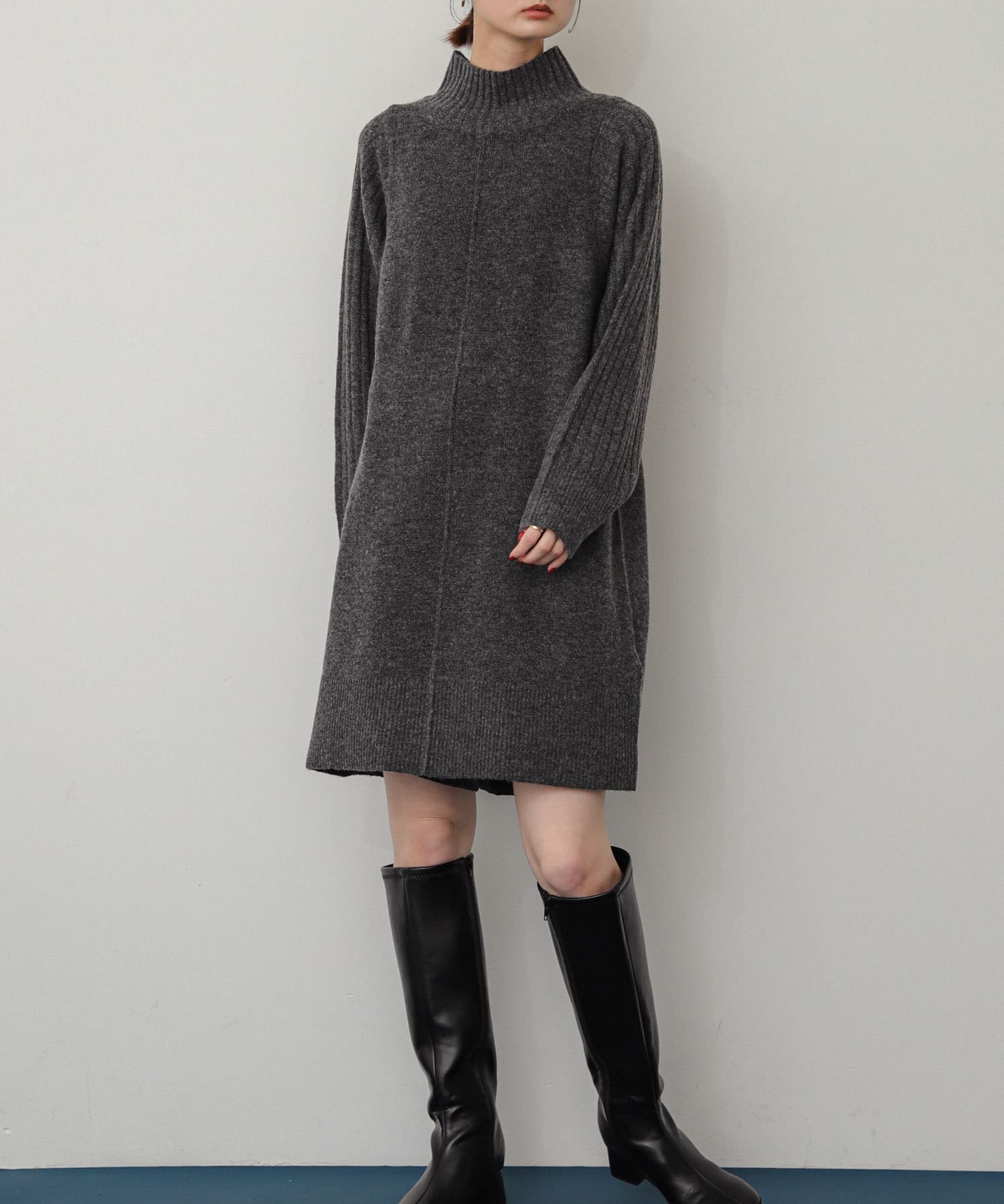 ハイネックセンターシームニットワンピース(Short CHARCOAL