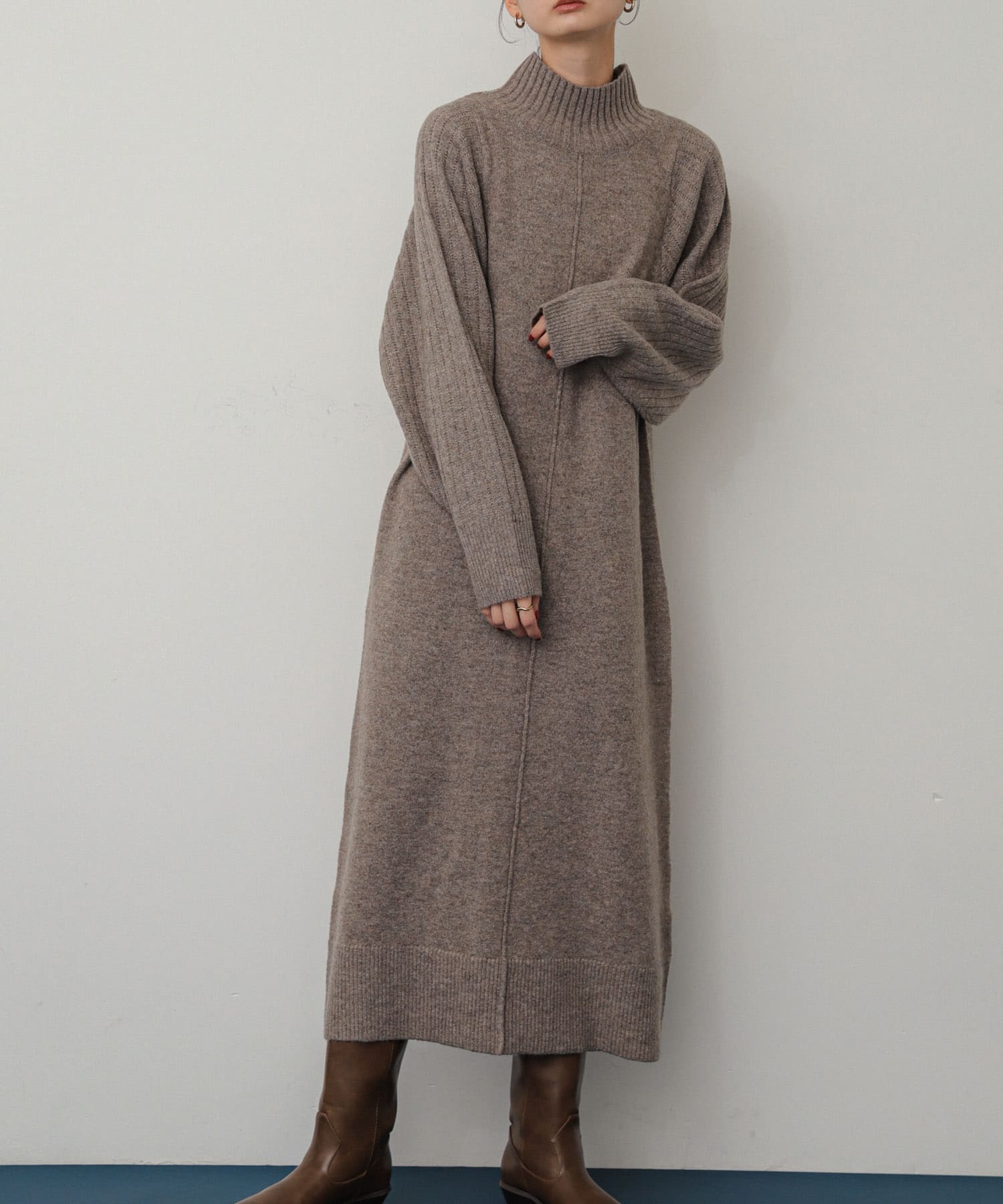 ハイネックセンターシームニットワンピース(Short CHARCOAL