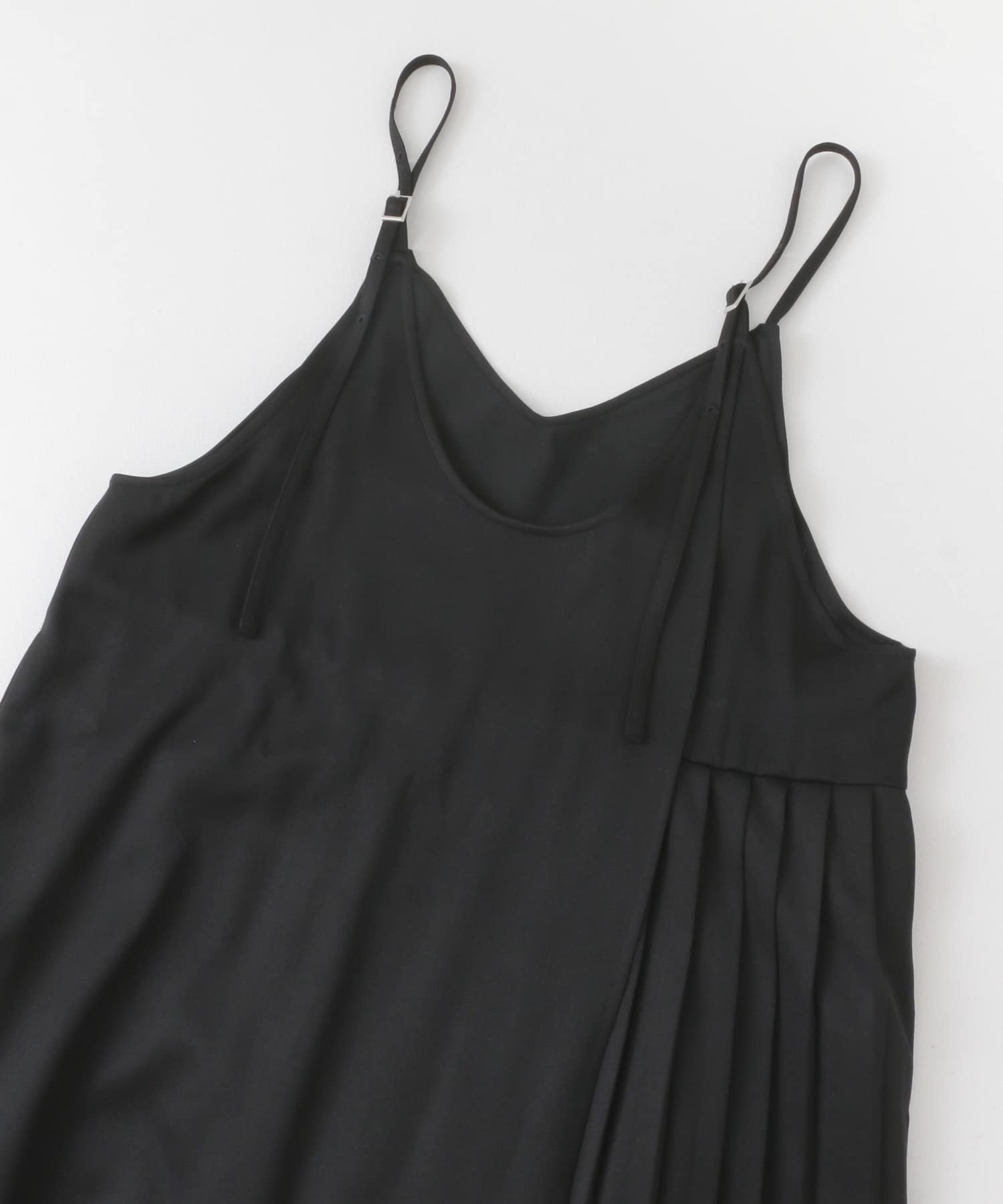 プリーツキャミワンピース(COMPACT BLACK): ワンピース｜URBAN