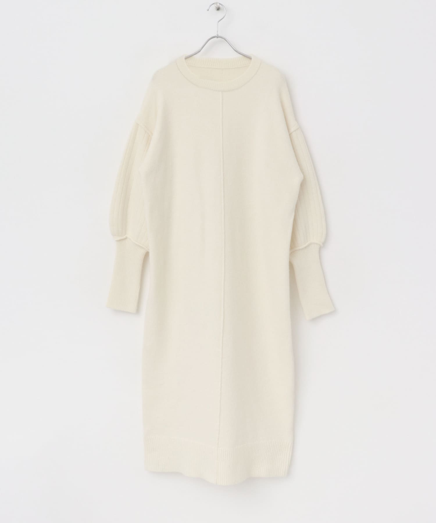 『WEB/一部店舗限定』センターシームサムホールニットワンピース IVORY one