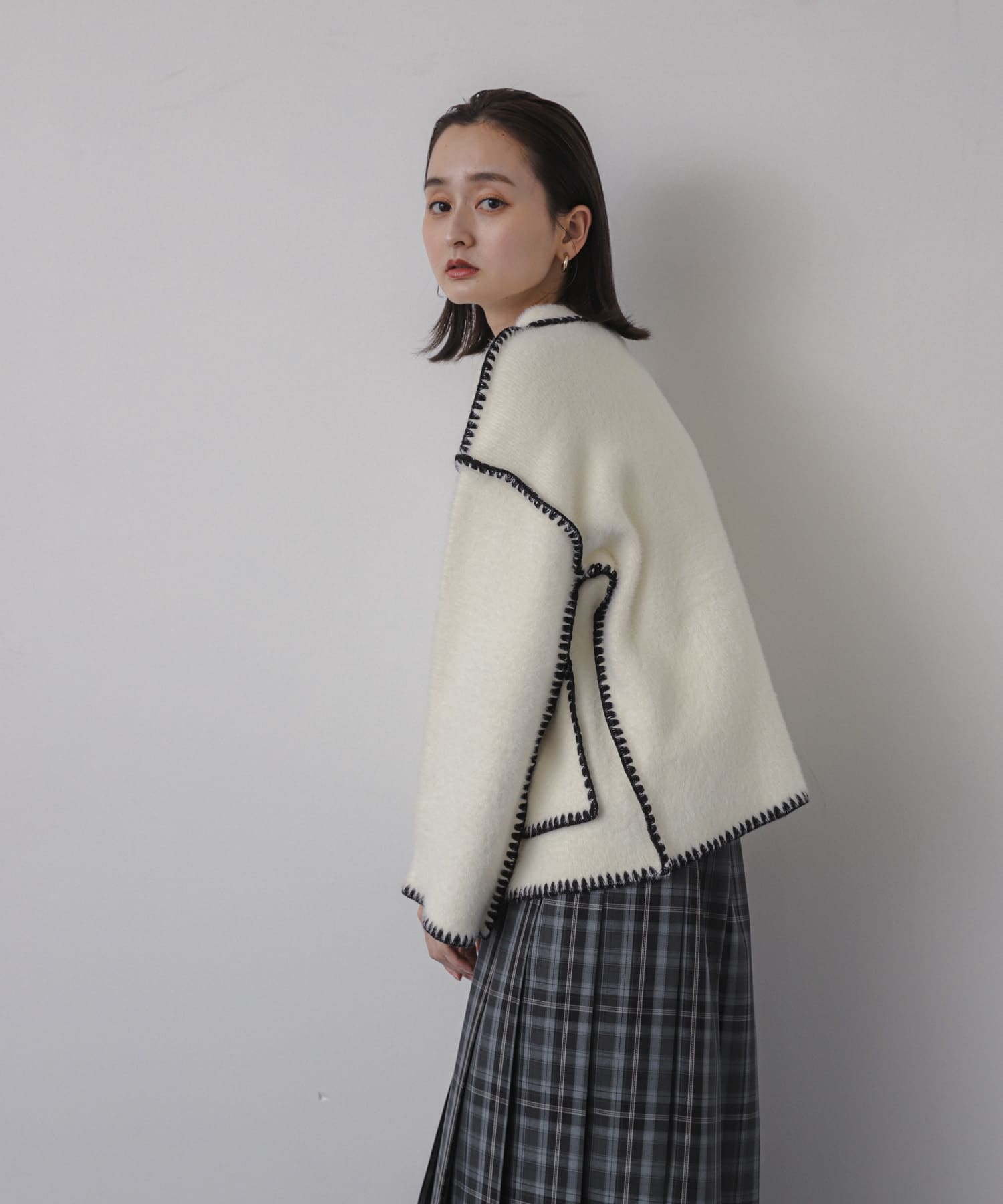 OFF WHITE