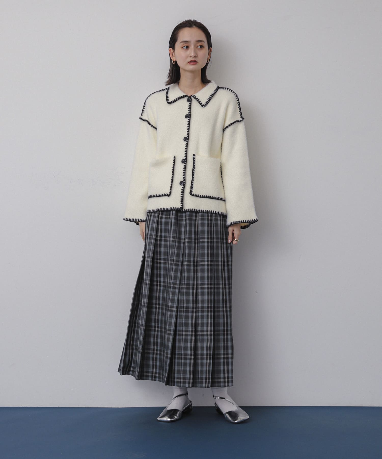 OFF WHITE
