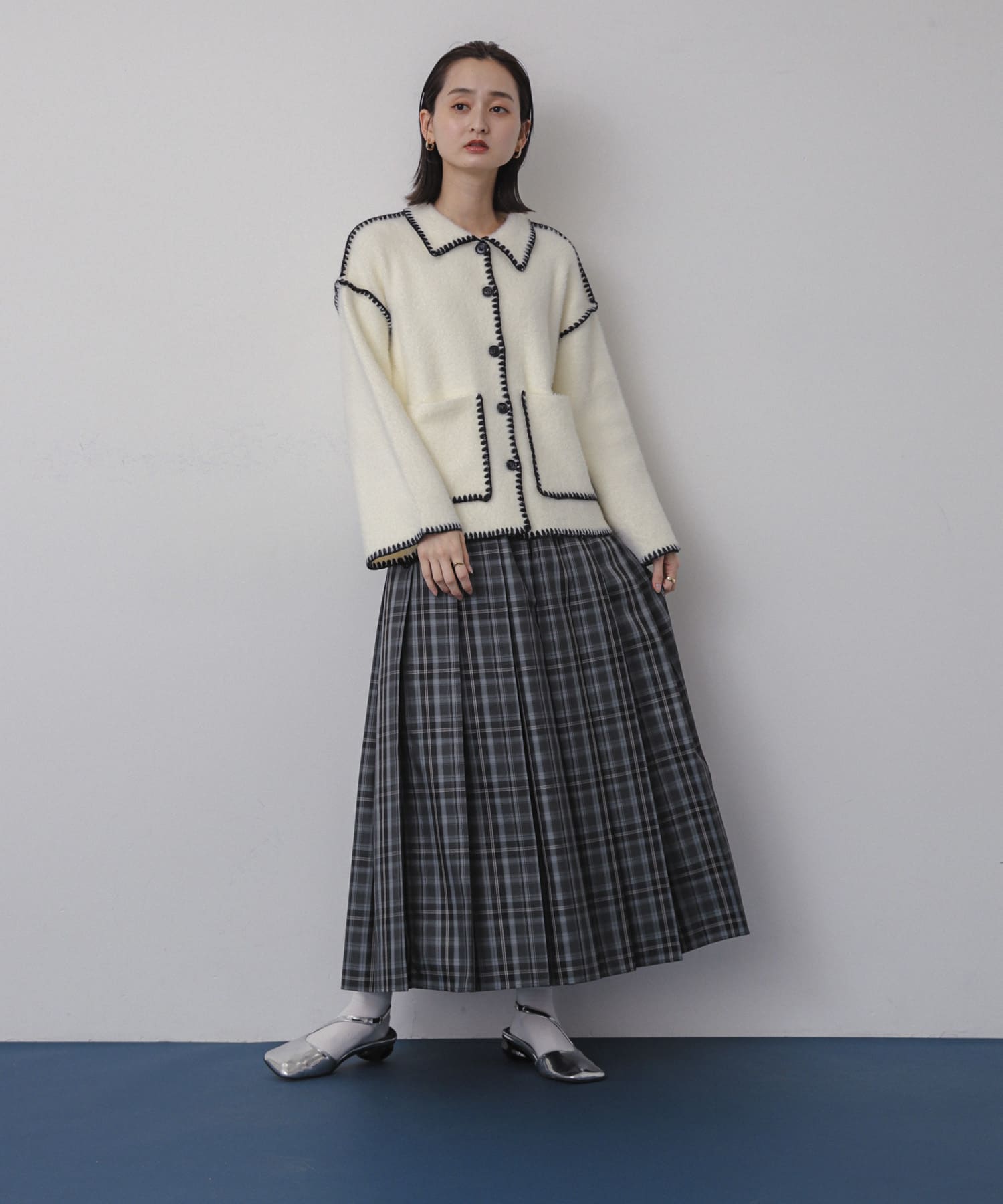 OFF WHITE