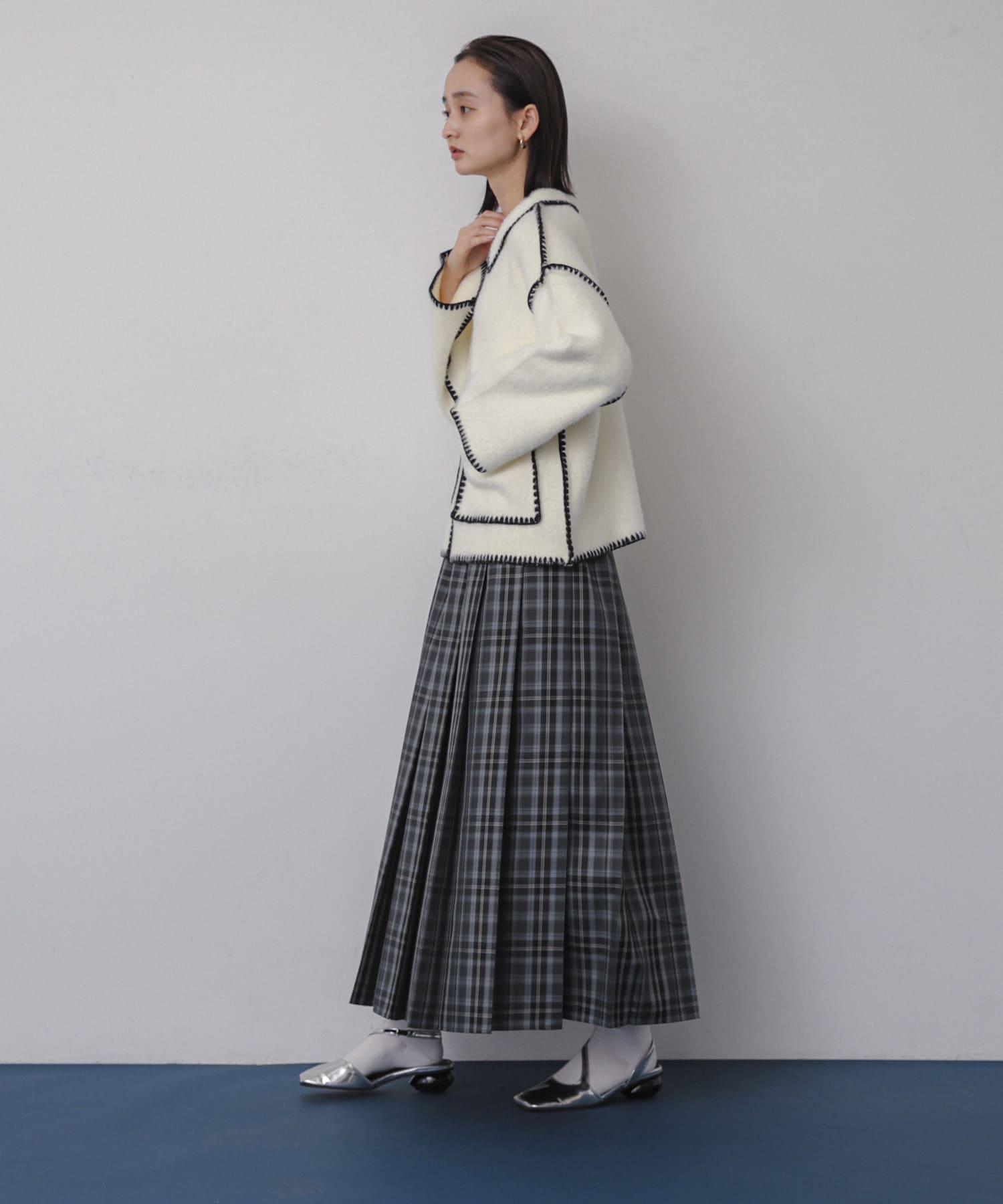 OFF WHITE