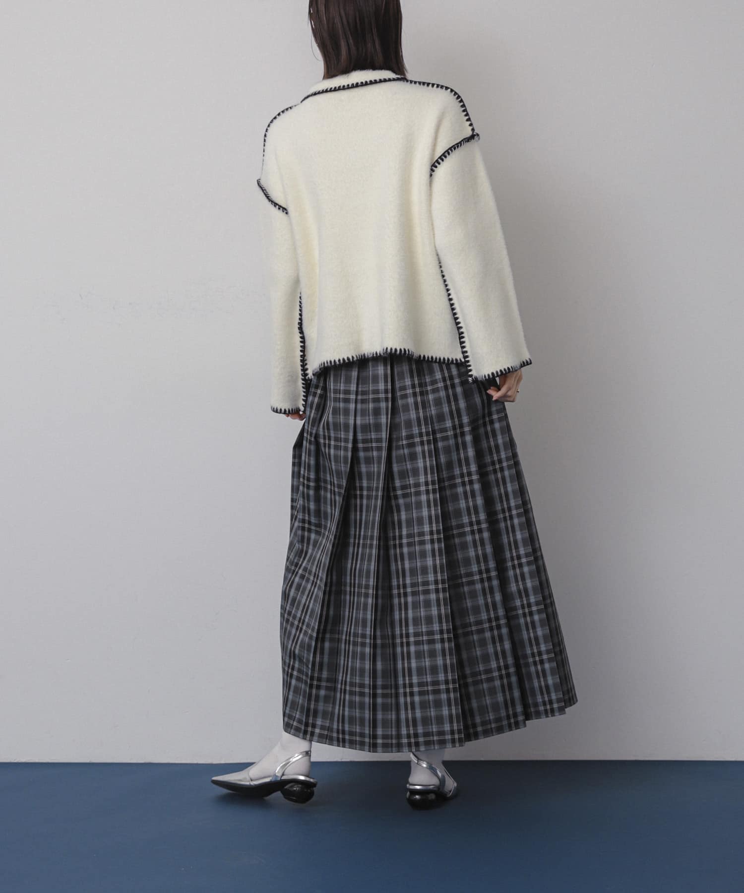 OFF WHITE
