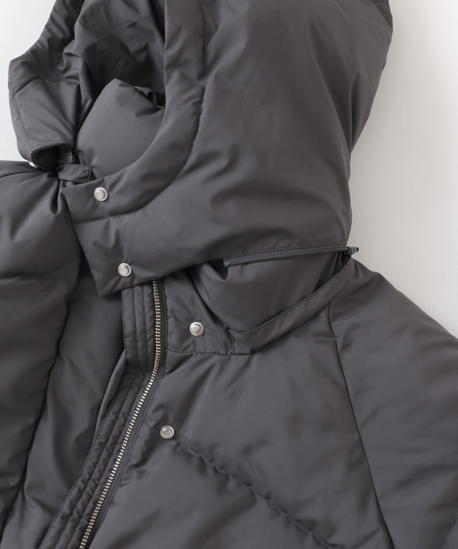フーデット2wayショートダウン CHARCOAL one