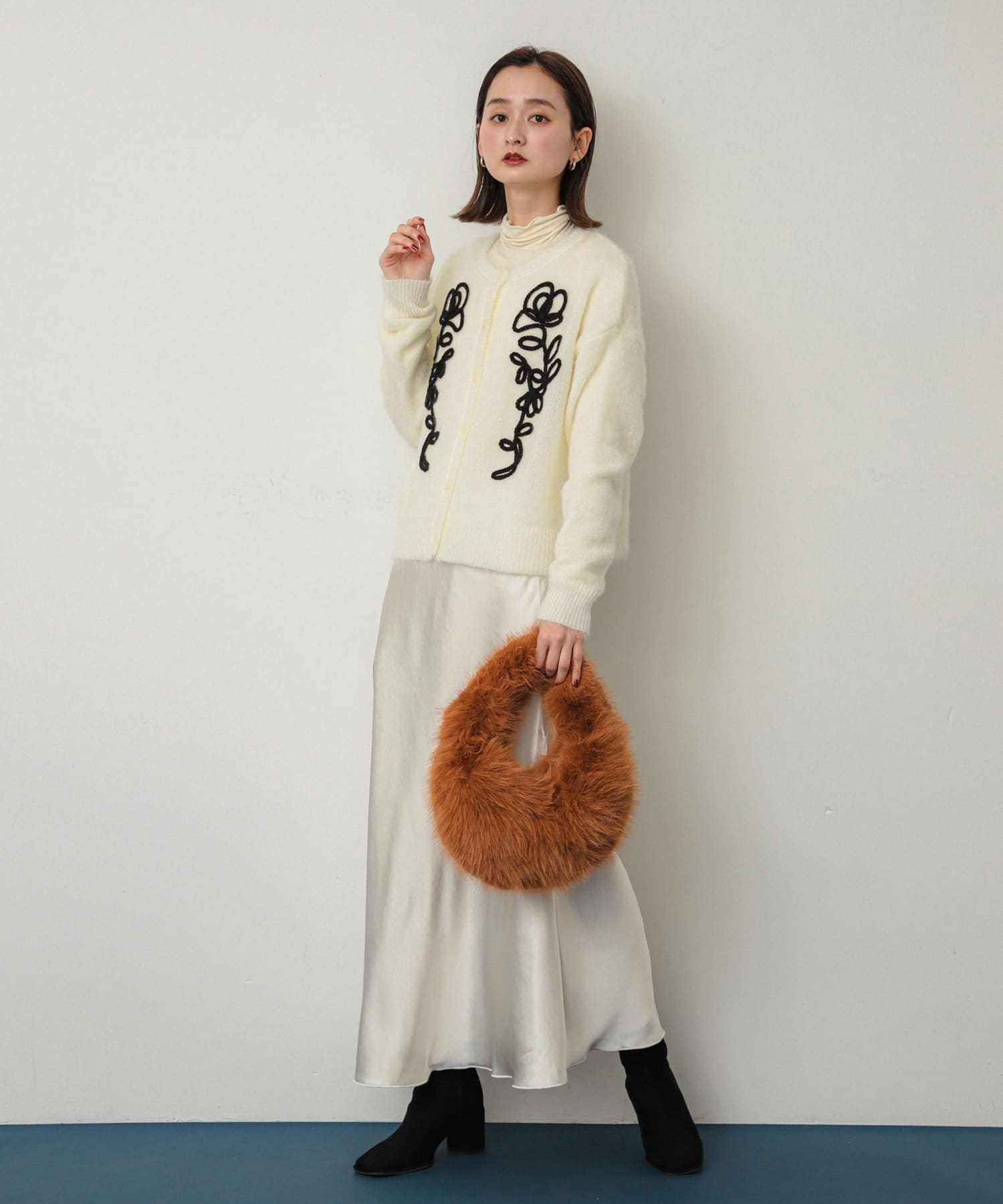 ファーラウンドバッグ BROWN one