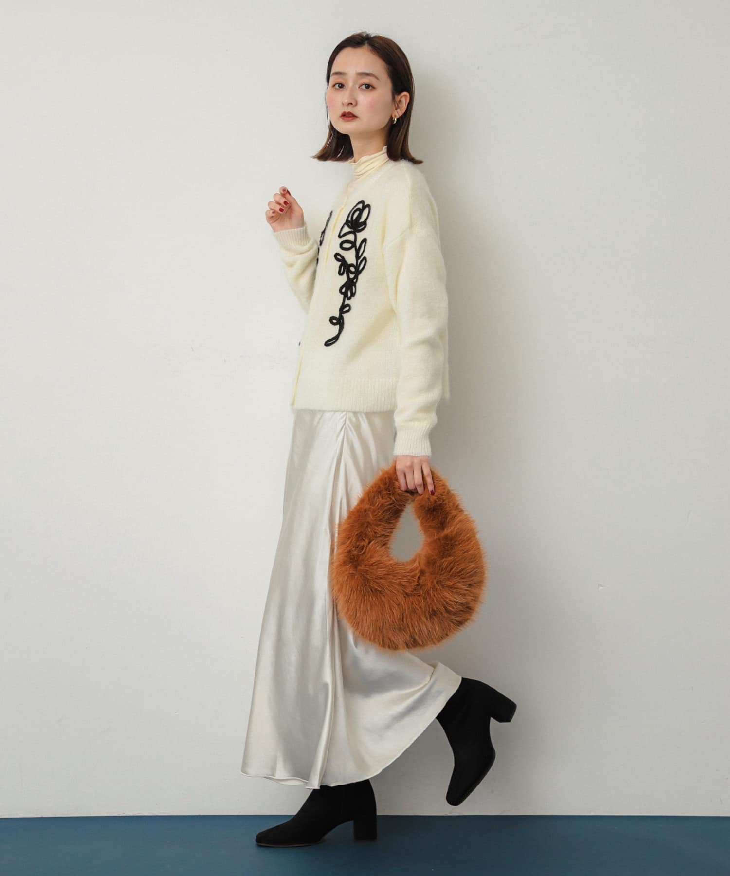 ファーラウンドバッグ BROWN one