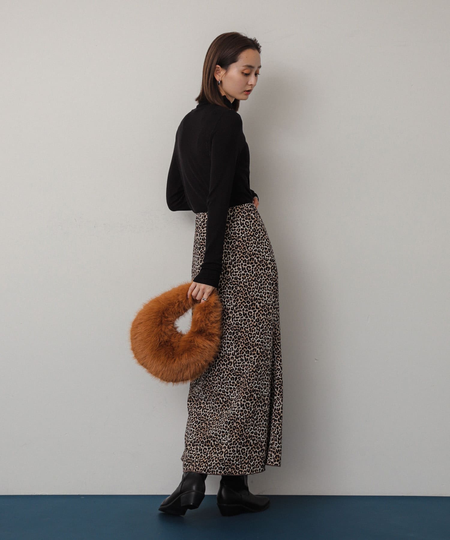 ファーラウンドバッグ BROWN one