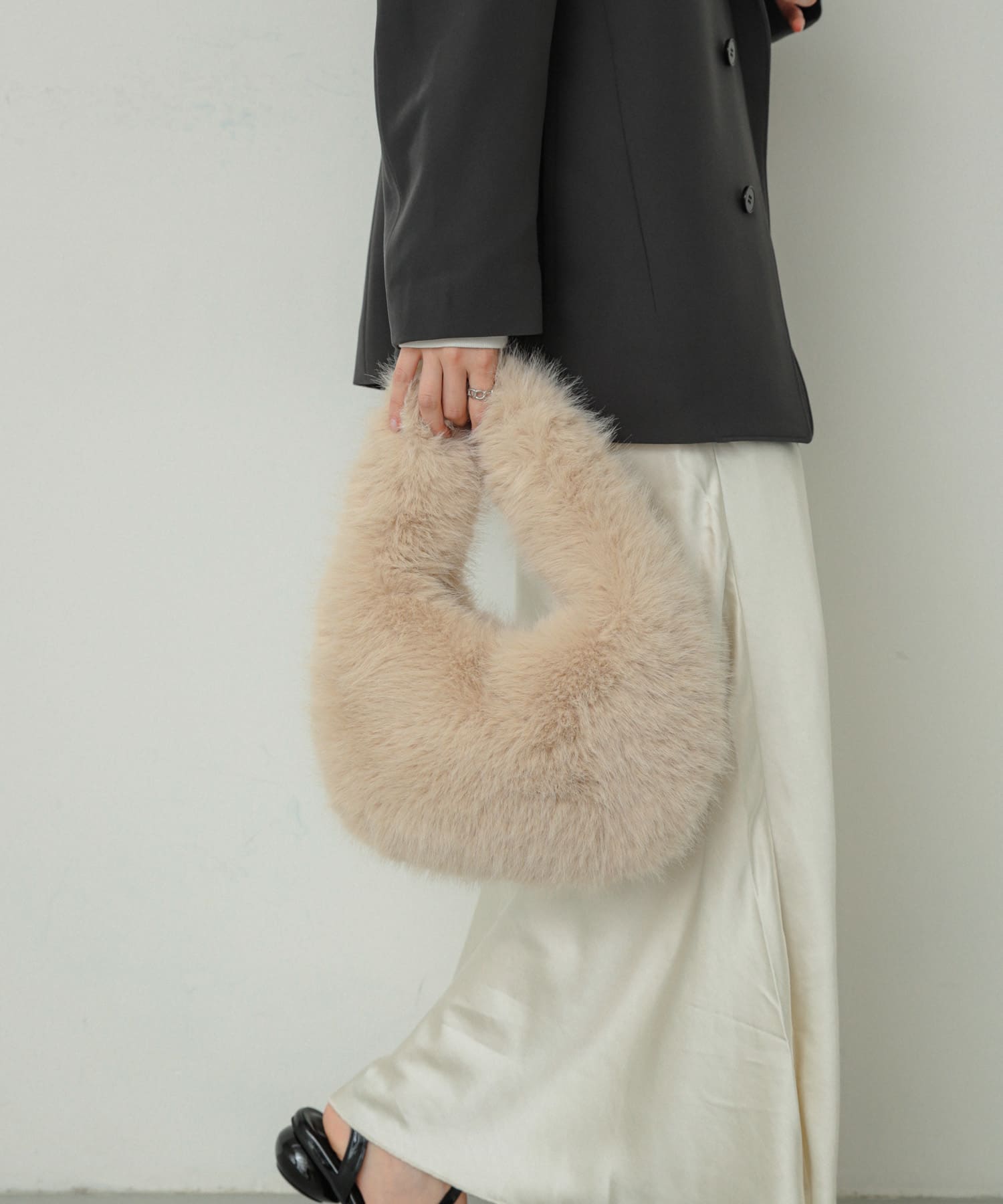 ファーラウンドバッグ BEIGE one