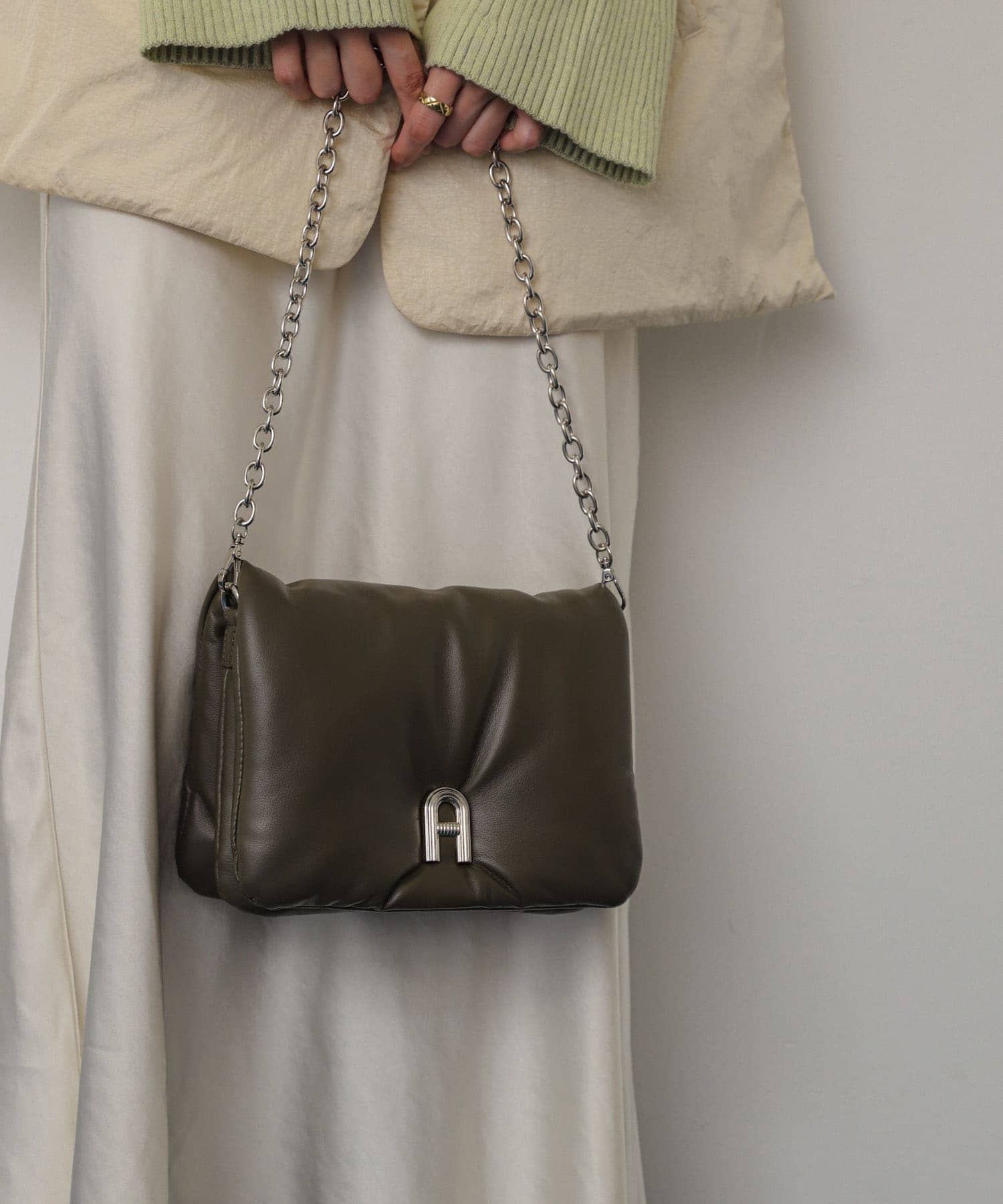 『一部WEB限定カラー』チェーンパフバッグ KHAKI one