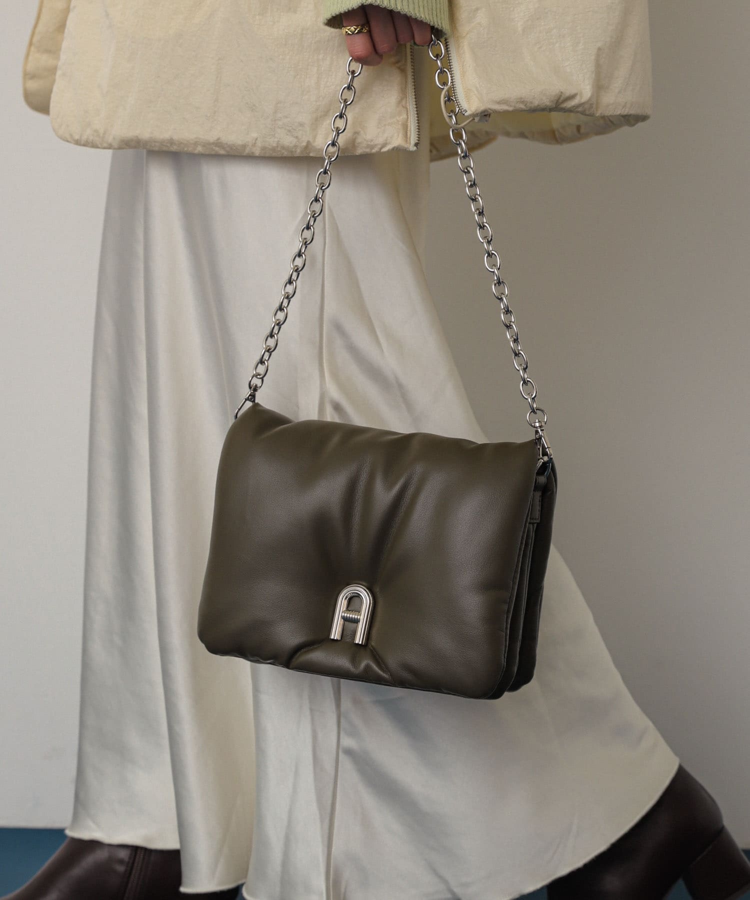 『一部WEB限定カラー』チェーンパフバッグ KHAKI one
