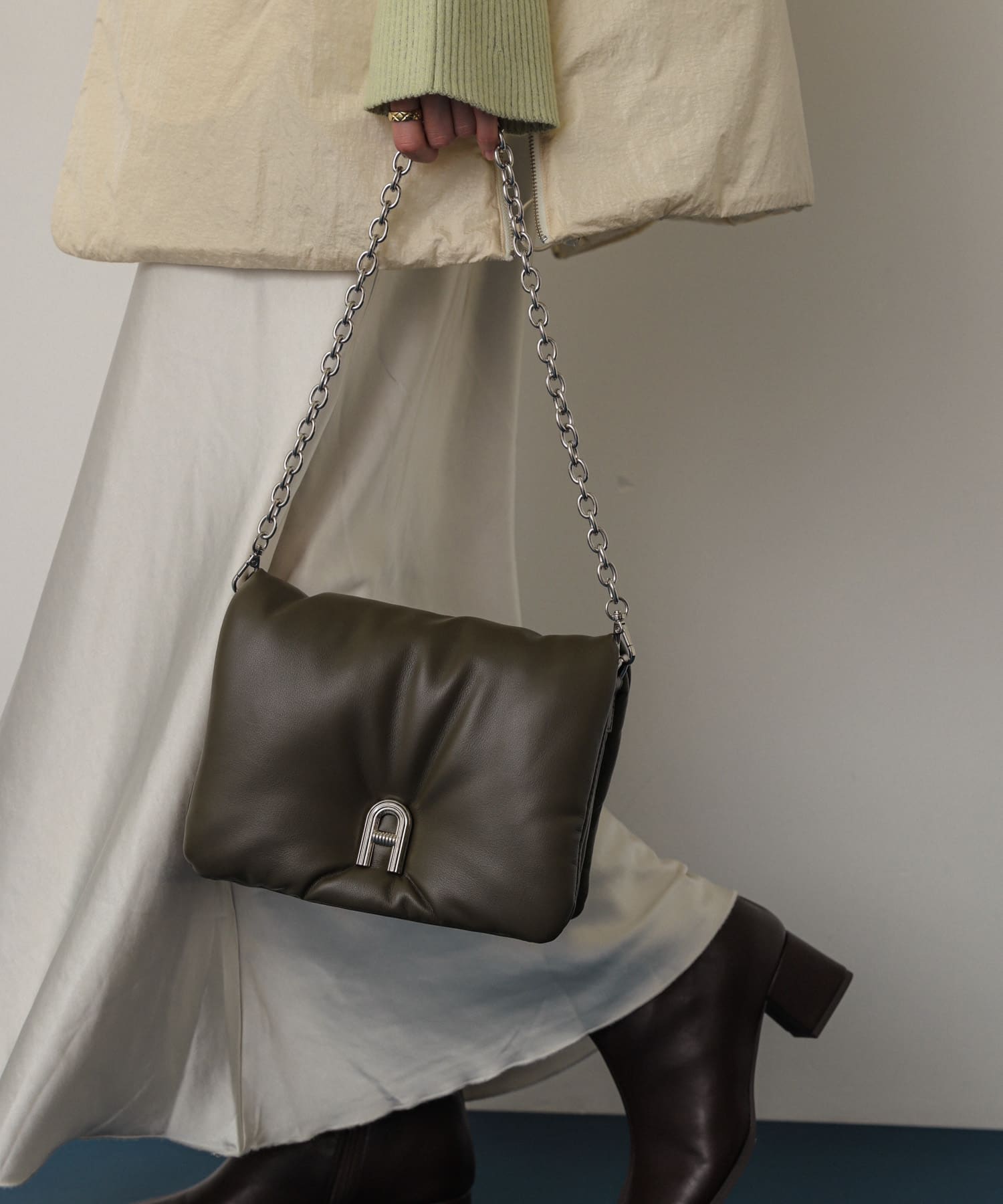 『一部WEB限定カラー』チェーンパフバッグ KHAKI one