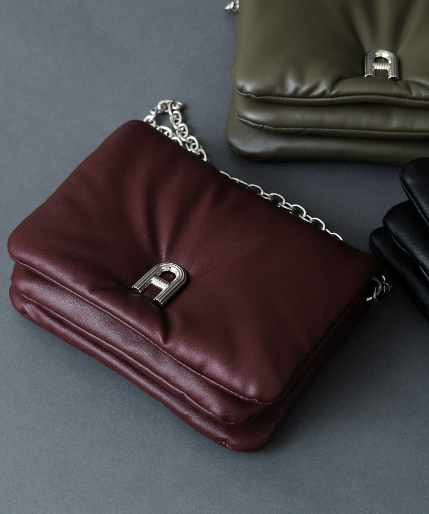 『一部WEB限定カラー』チェーンパフバッグ BURGUNDY one
