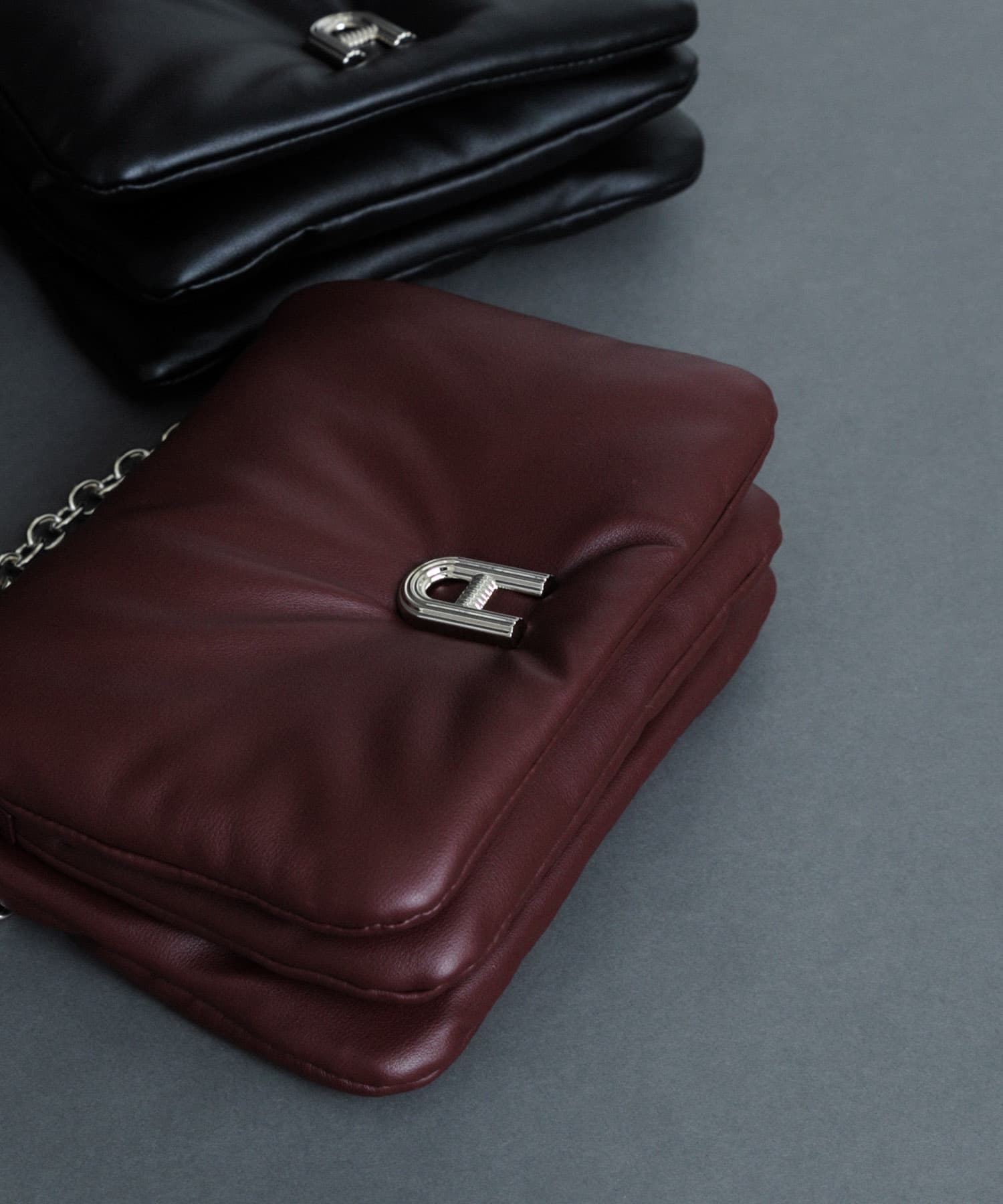 『一部WEB限定カラー』チェーンパフバッグ BURGUNDY one