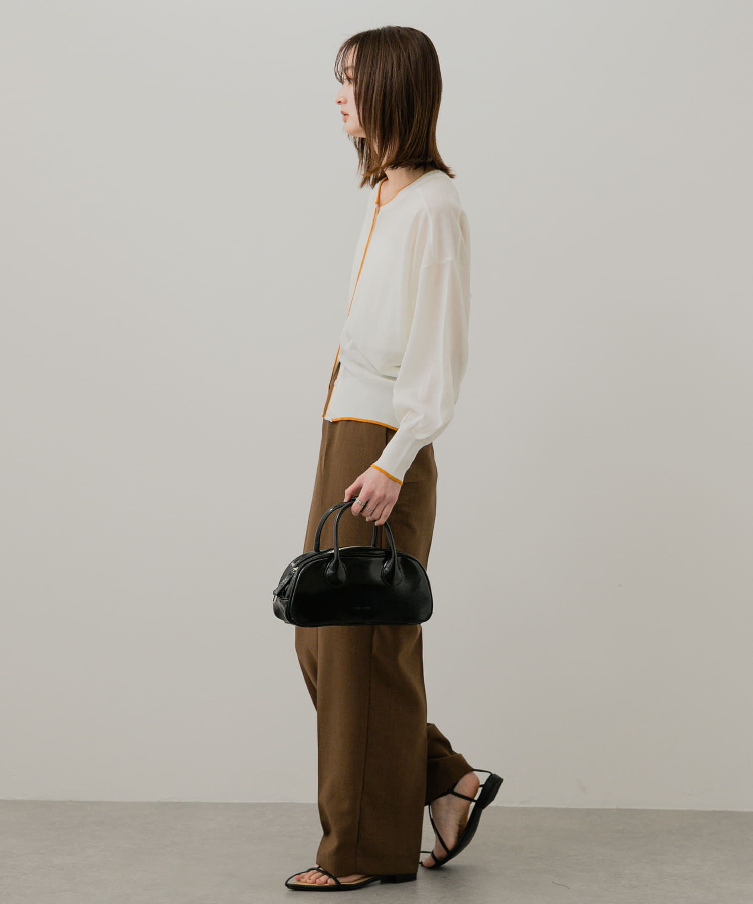 ラウンドスクエアボストンバッグ BLACK one