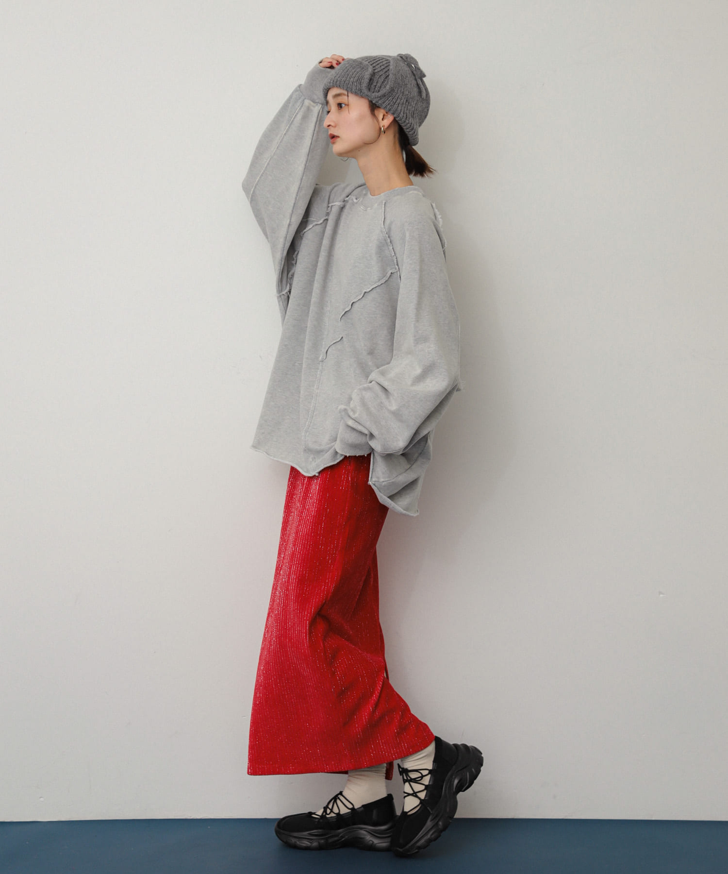 GRAY