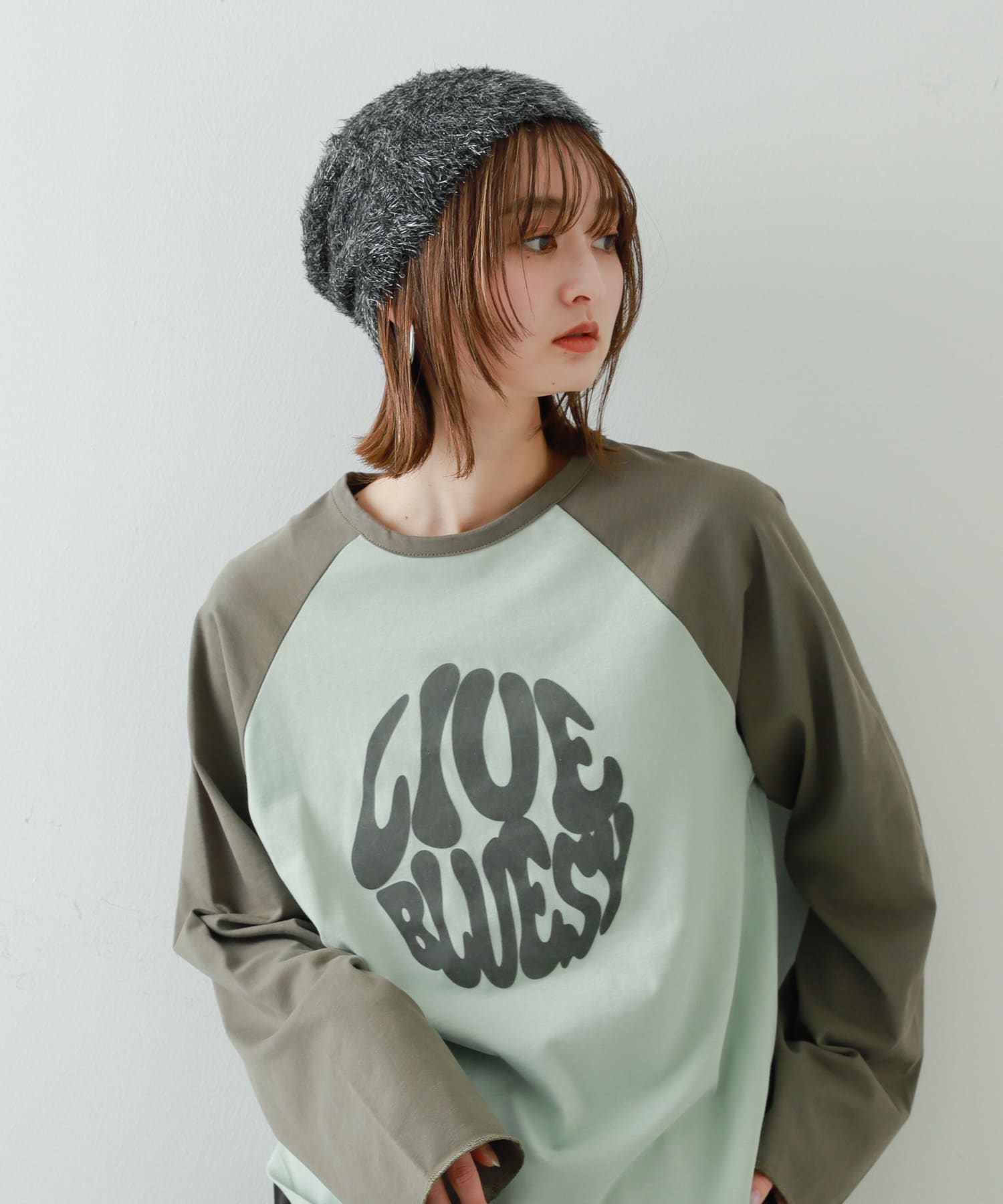 GRAY