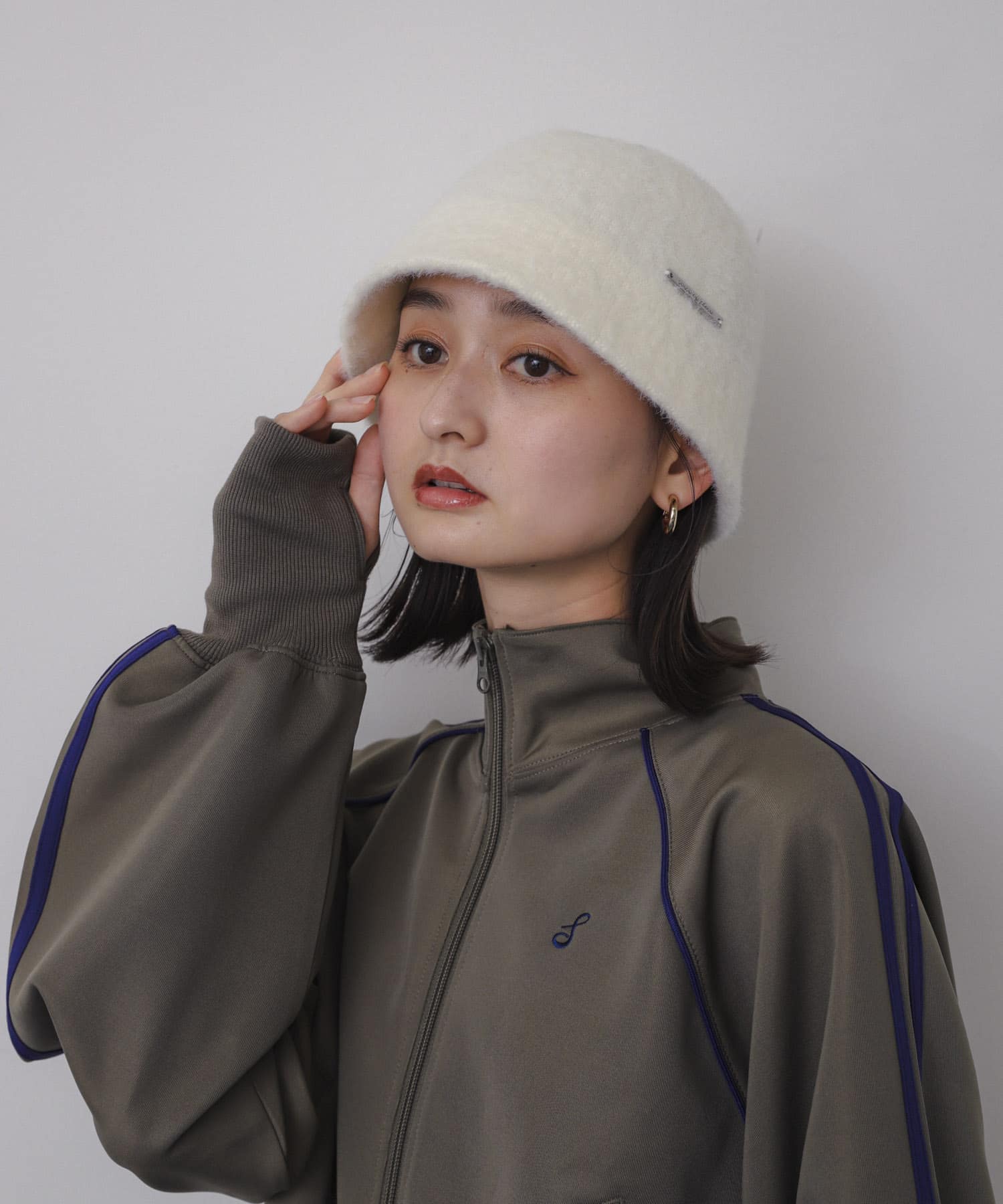 『WEB/一部店舗限定』プレートシャギーハット OFF WHITE one