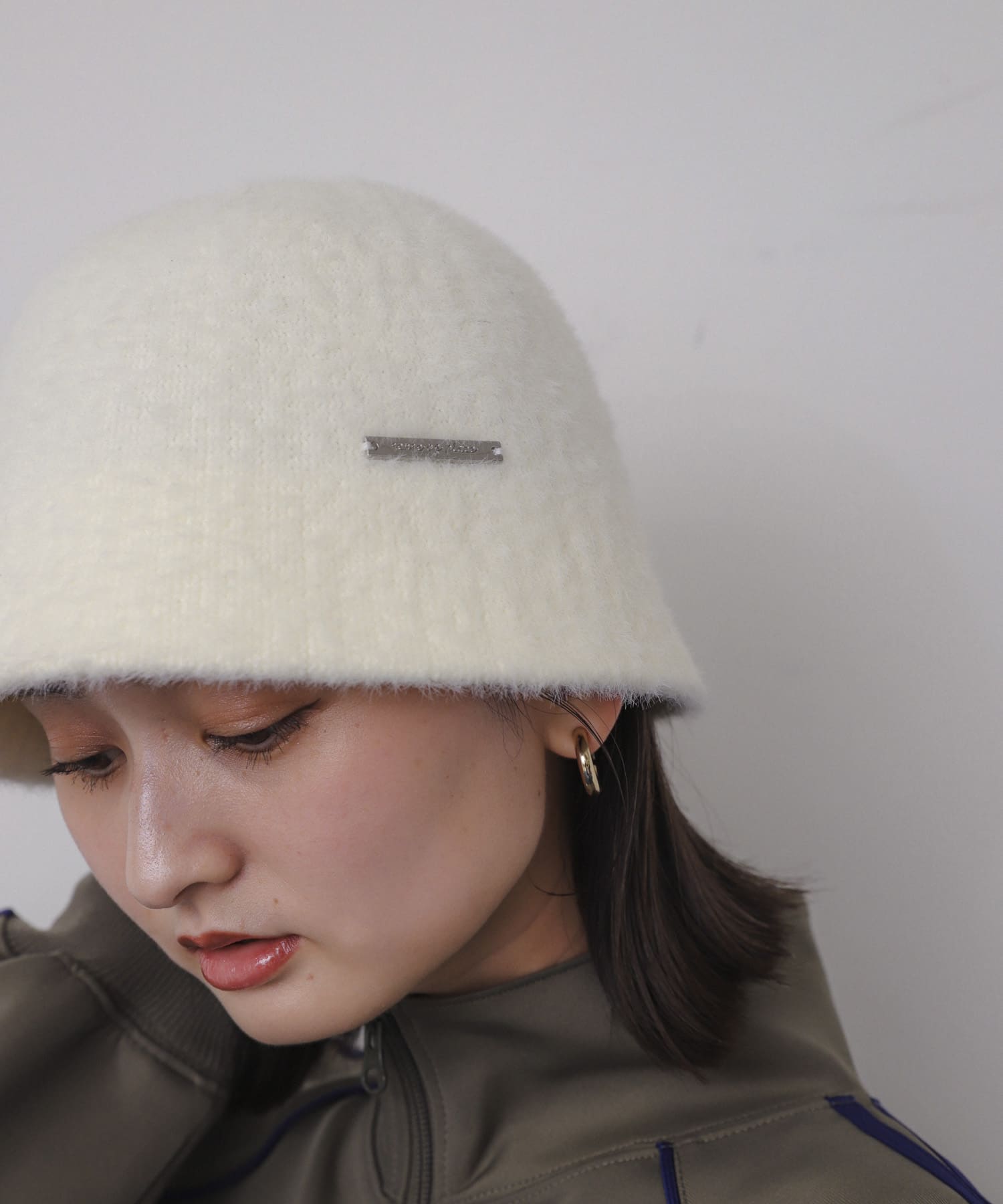 『WEB/一部店舗限定』プレートシャギーハット OFF WHITE one