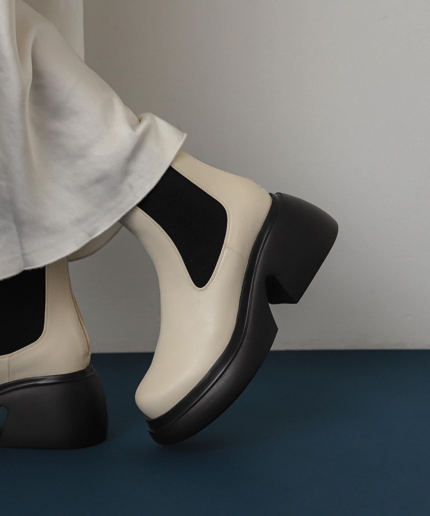 『消臭』サイドゴアボリュームソールブーツ IVORY S