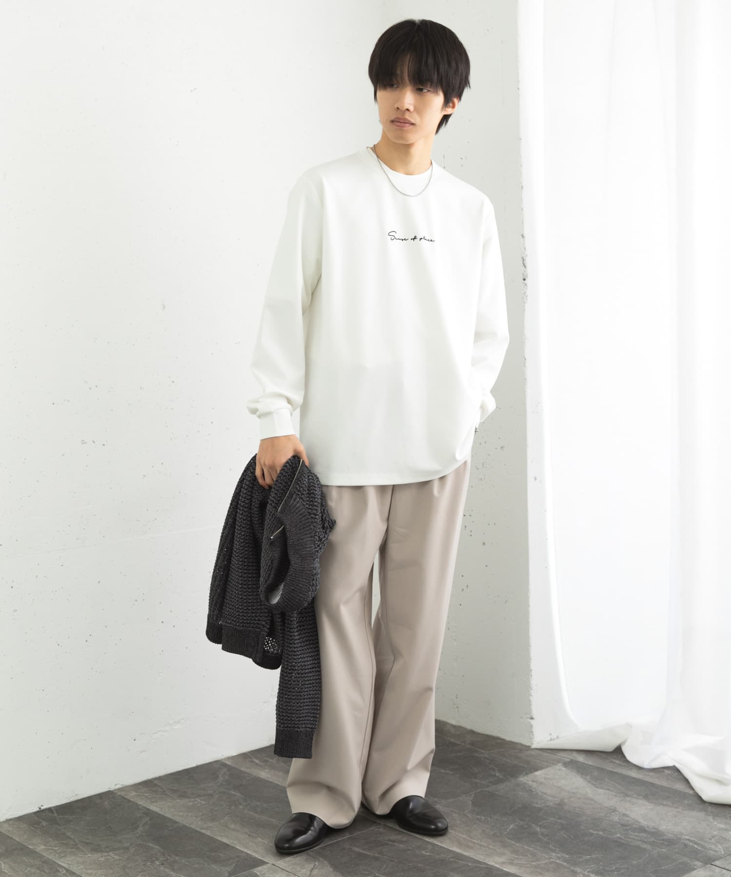 『ユニセックス』シシュウポンチロングTシャツ WHT×BLK L