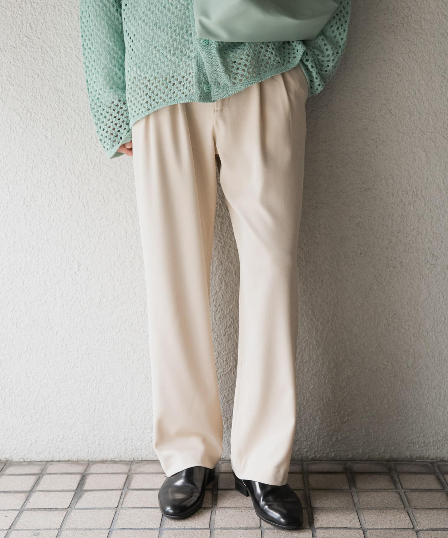 ストレッチテーパードスラックス