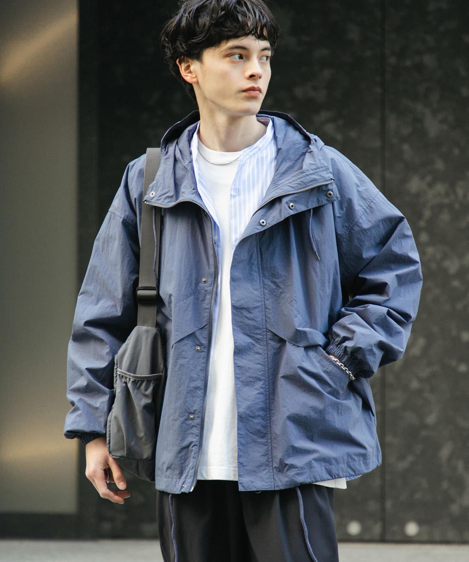 ライトフーディブルゾン BLUE M