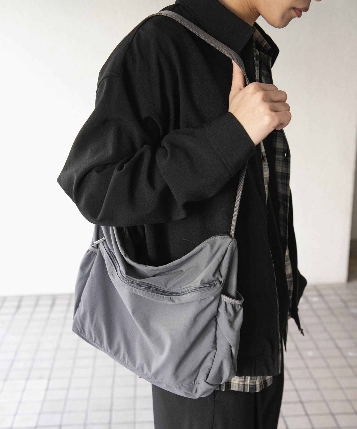 ナイロンショルダーバッグ